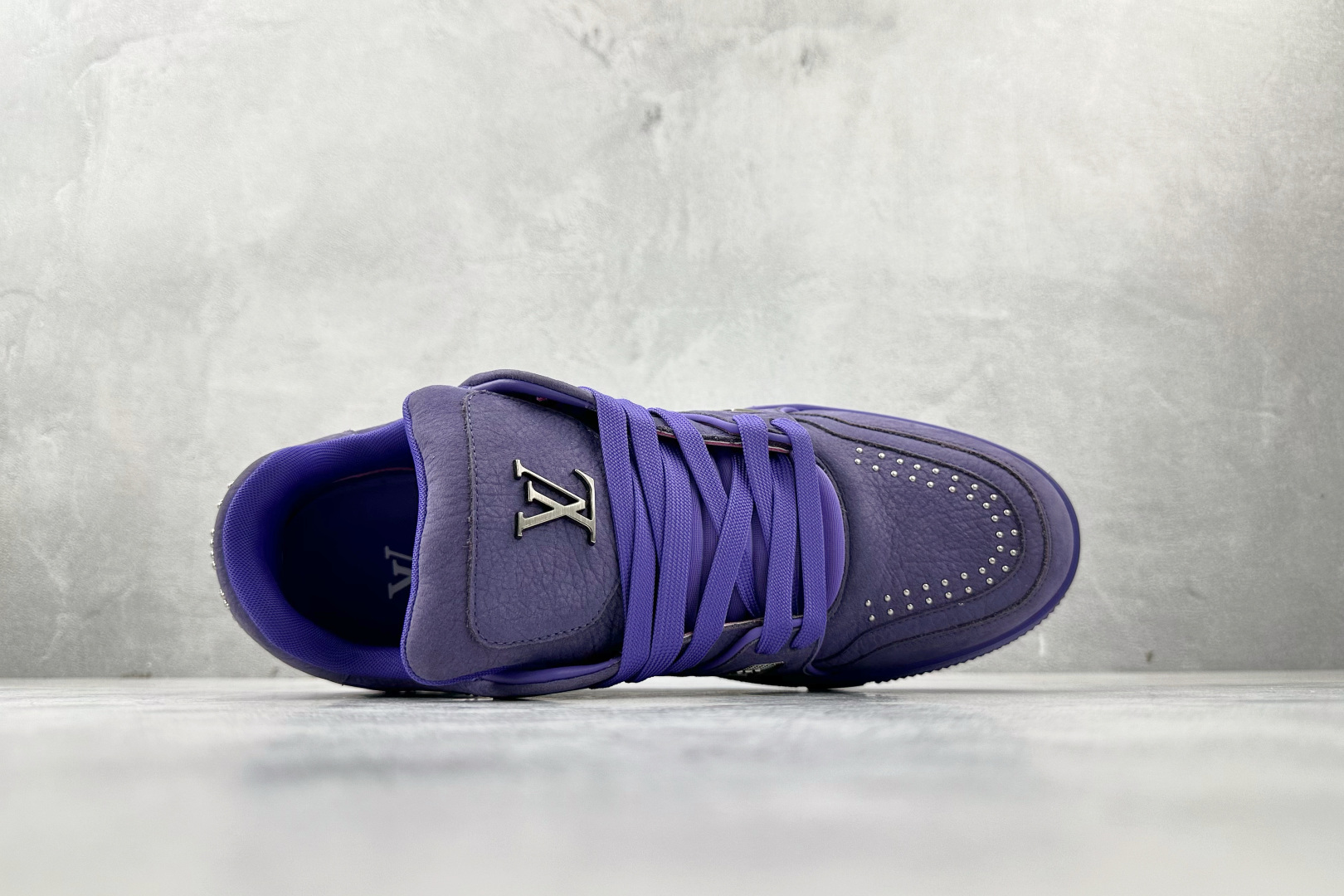 430 LOUIS VUITTTrainer 紫色 全新压花 1ADHAE
