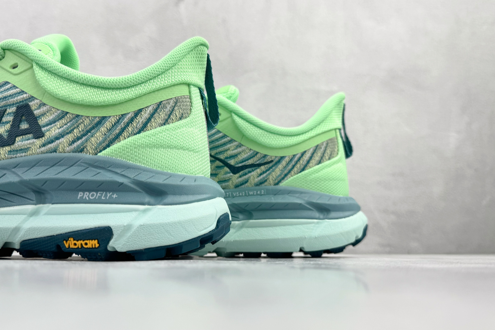 200 平台专供 HOKA ONE ONE Mafate Speed 4 青柠海雾蓝 1131056-LGOM