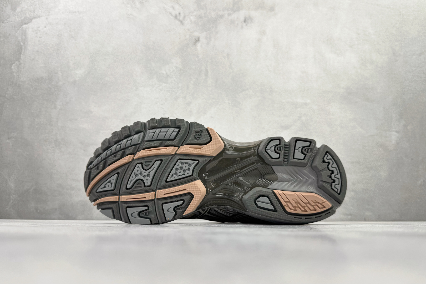 220 ASICS GEL-Nimbus 10.1 银棕 1203A543-250