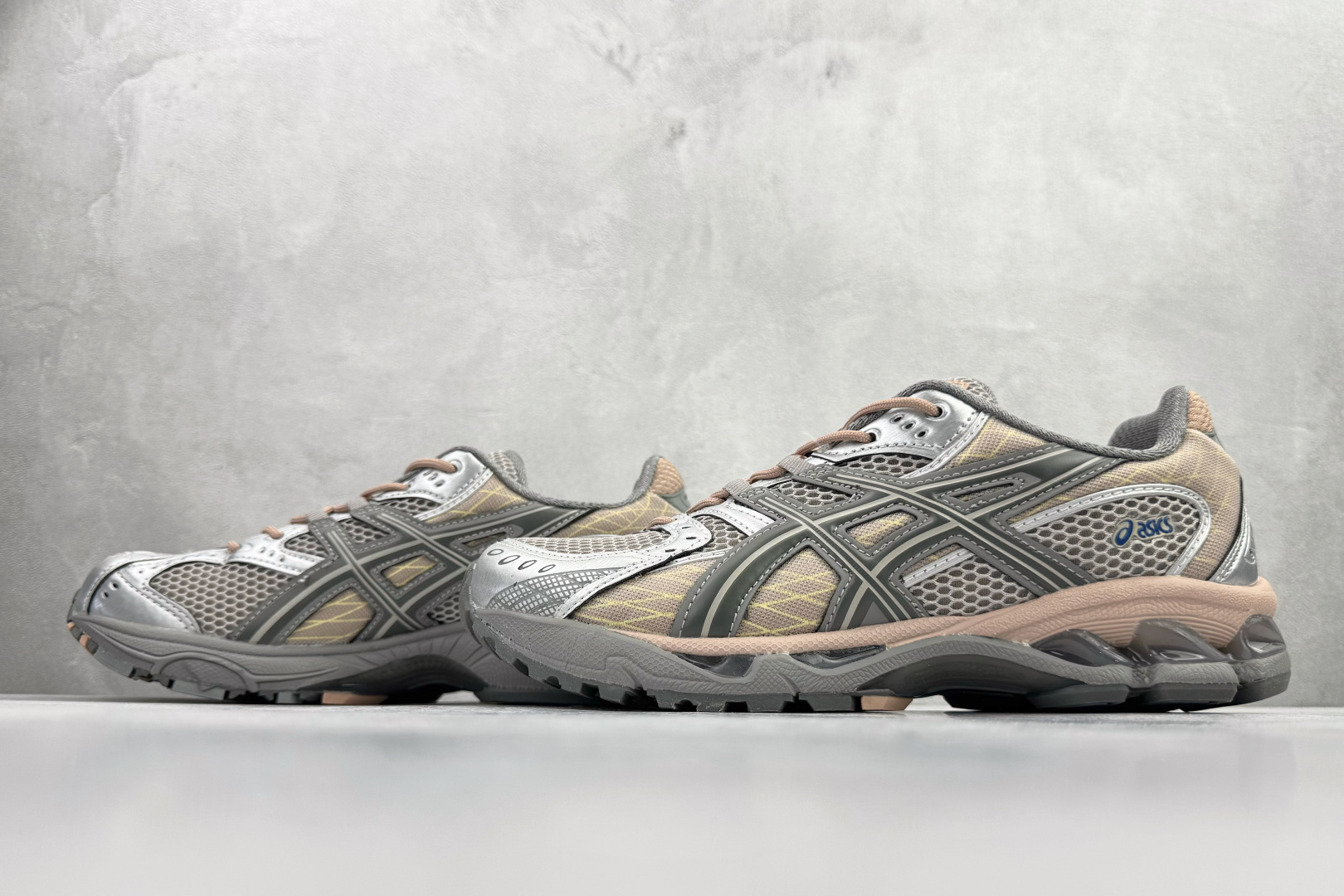 220 ASICS GEL-Nimbus 10.1 银棕 1203A543-250