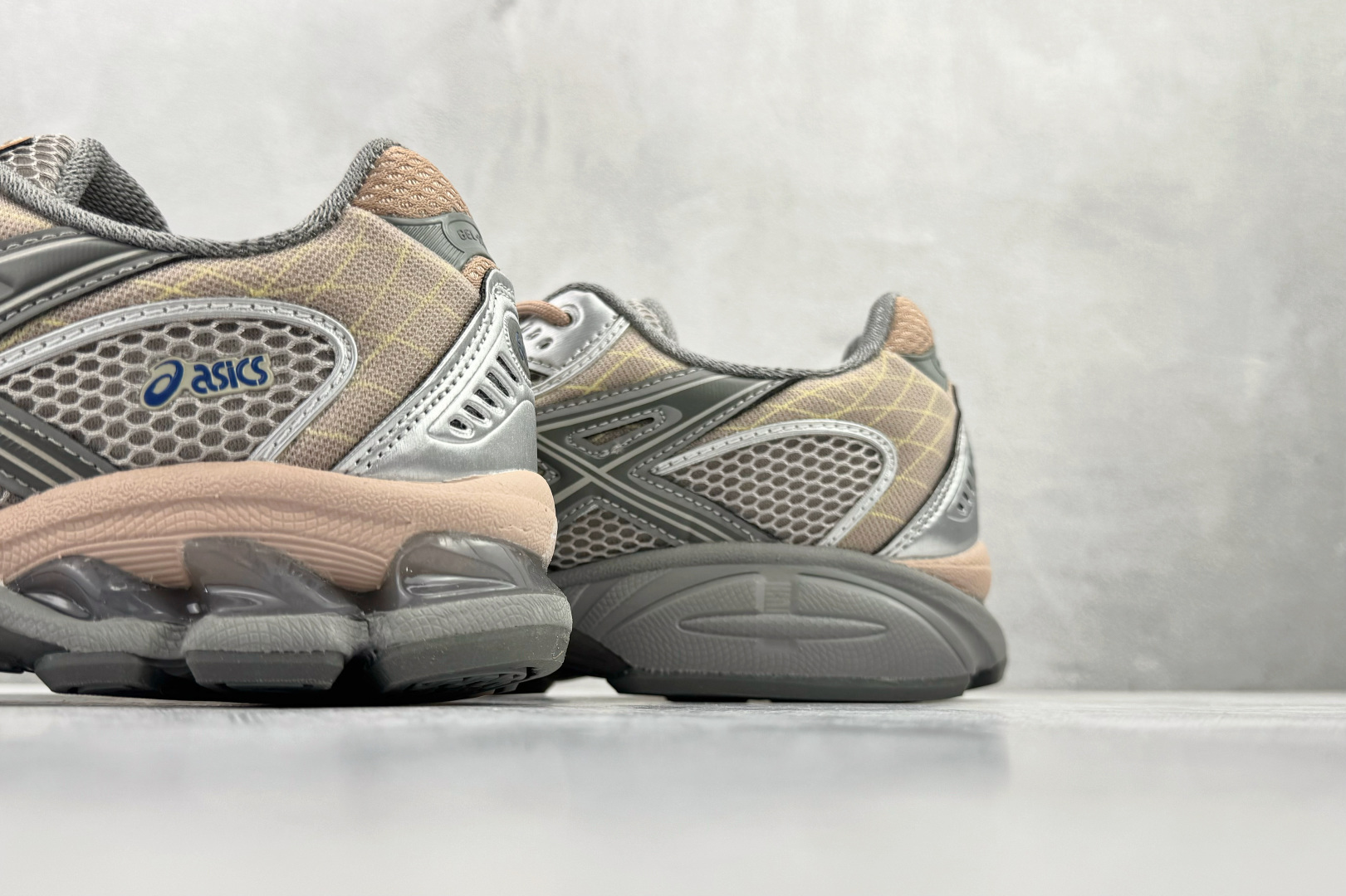 220 ASICS GEL-Nimbus 10.1 银棕 1203A543-250