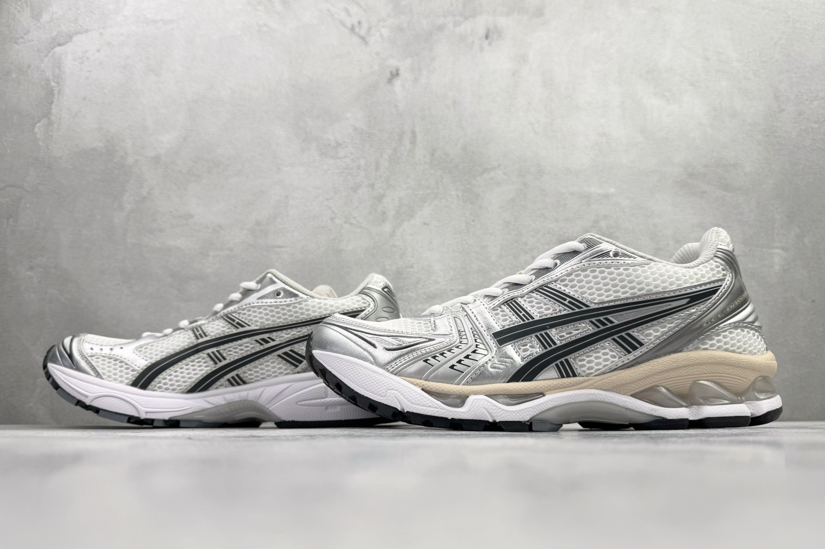 200 ASICS Gel-Kayano 14 银白 1203A537-110