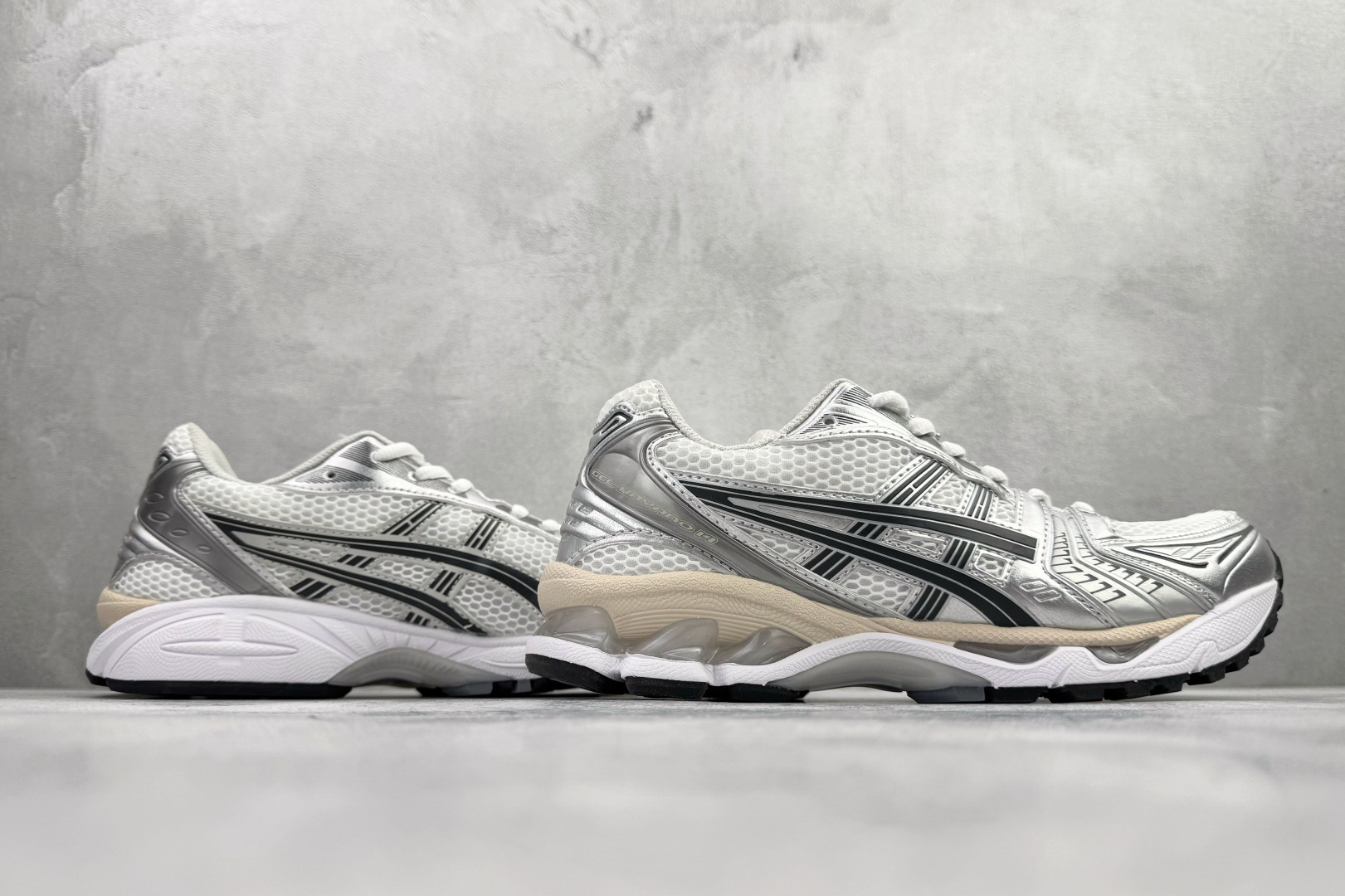 200 ASICS Gel-Kayano 14 银白 1203A537-110