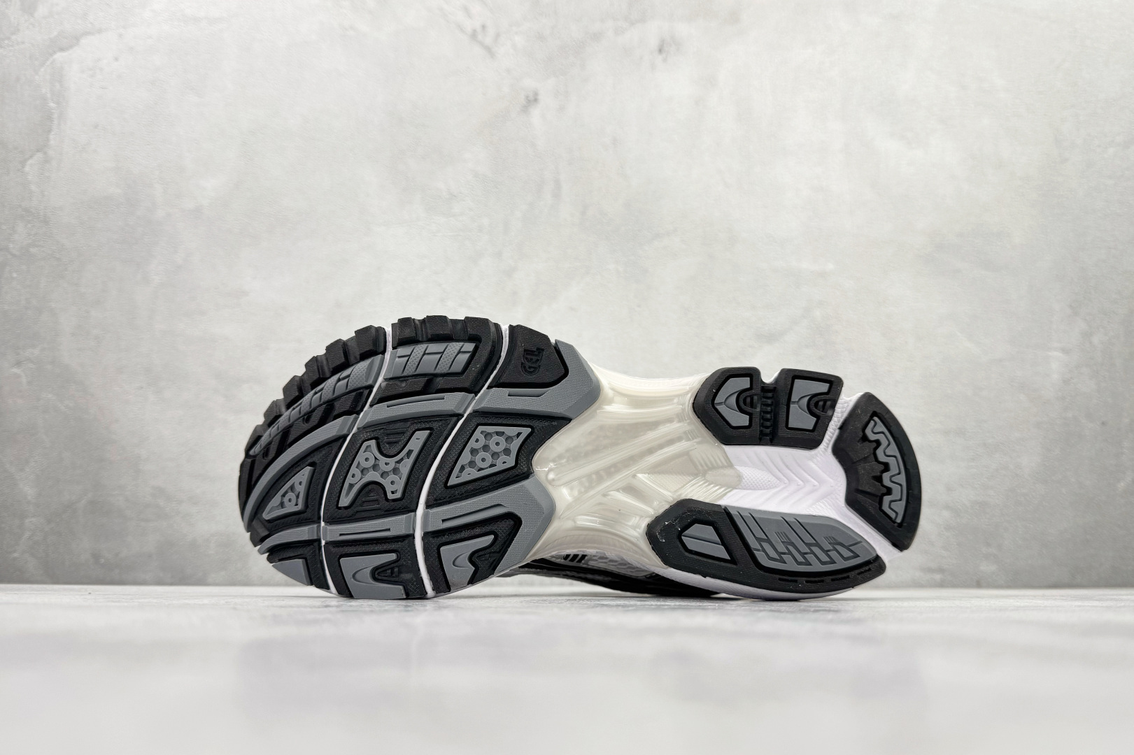 200 ASICS Gel-Kayano 14 银白 1203A537-110