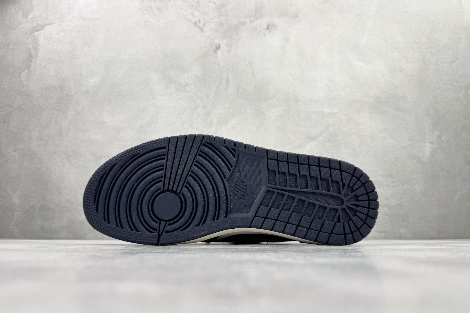 260 Jordan Air Jordan 1 Low 黑白蓝 CZ0790-400