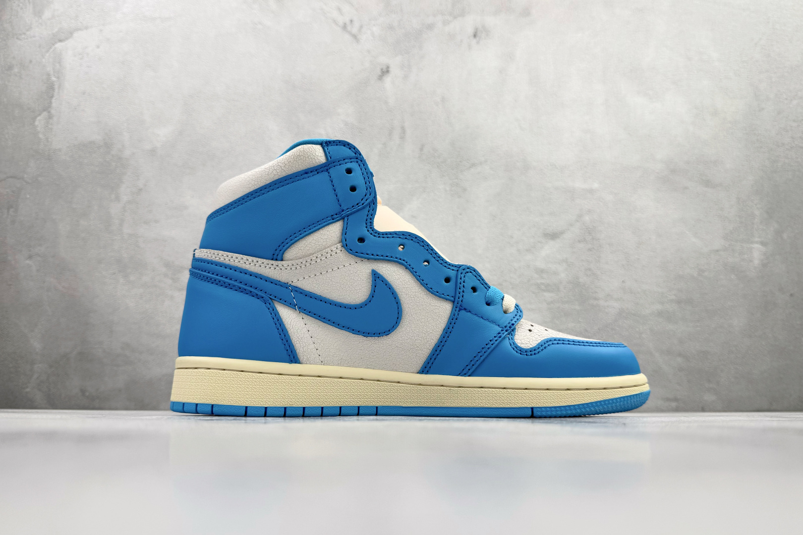260 Jordan Air Jordan 1 High 白蓝 DZ5485-402