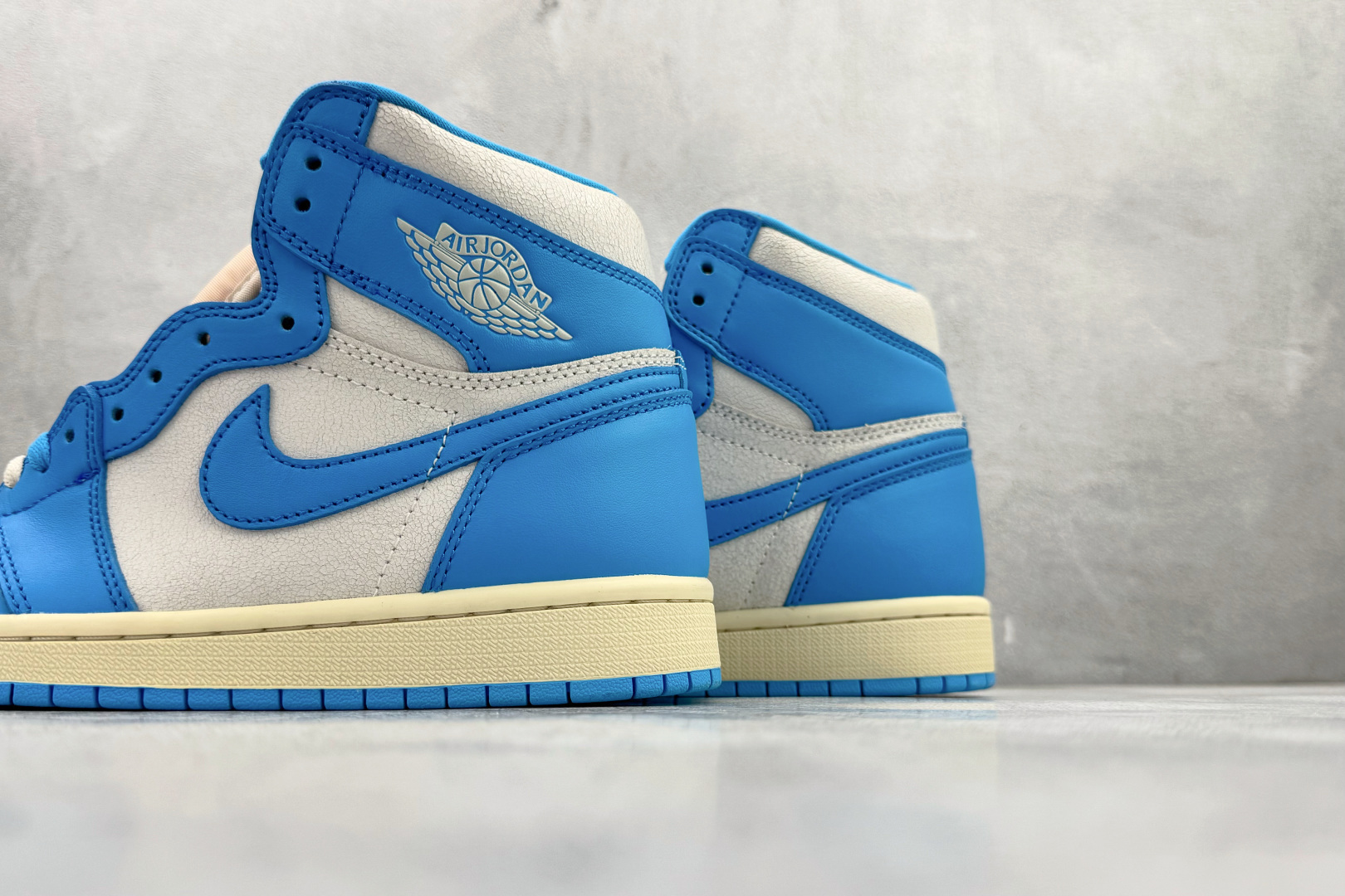 260 Jordan Air Jordan 1 High 白蓝 DZ5485-402