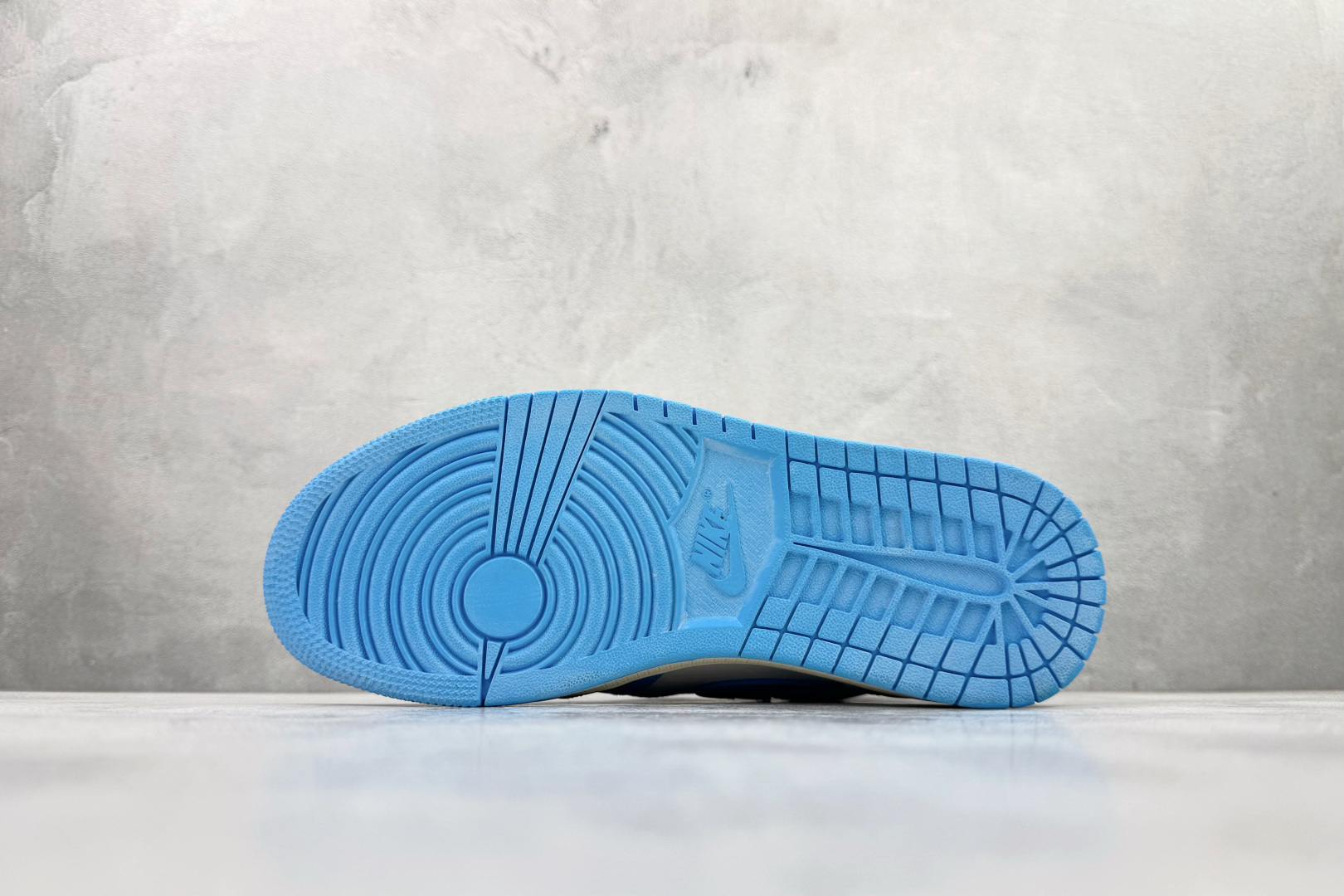 260 Jordan Air Jordan 1 High 白蓝 DZ5485-402