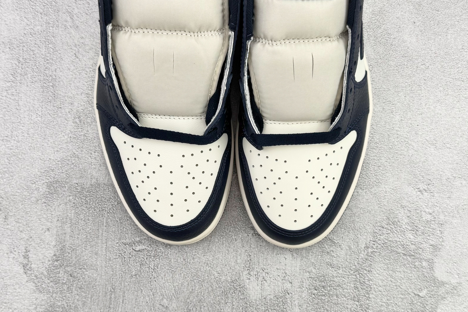 260 Jordan Air Jordan 1 Low 黑白蓝 CZ0790-400
