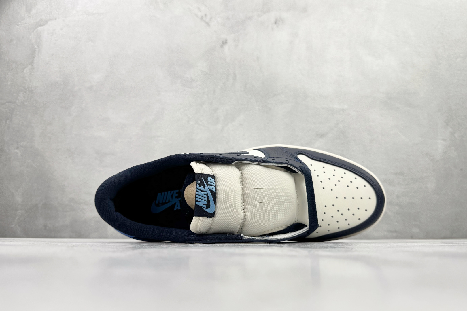 260 Jordan Air Jordan 1 Low 黑白蓝 CZ0790-400