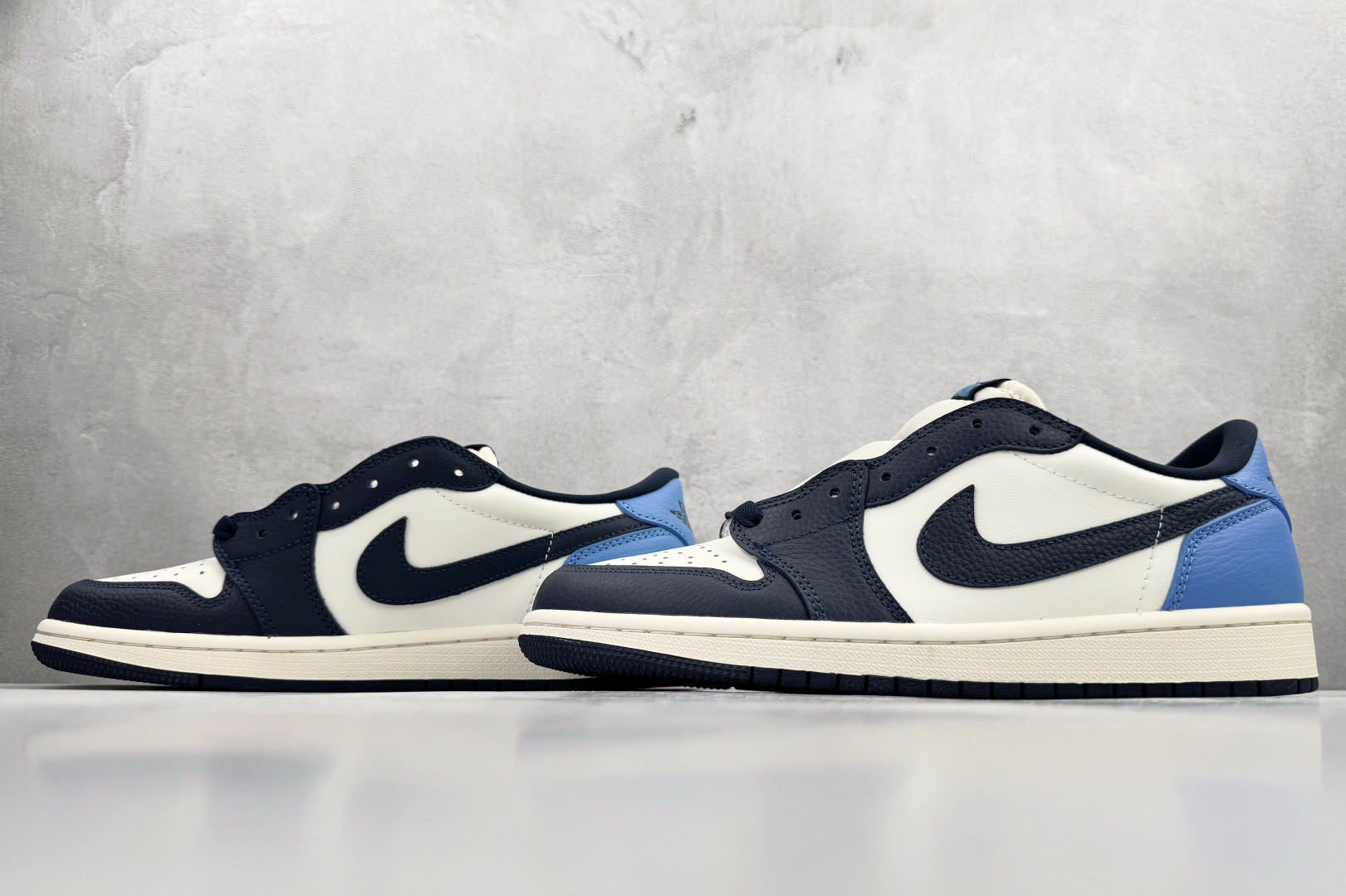 260 Jordan Air Jordan 1 Low 黑白蓝 CZ0790-400