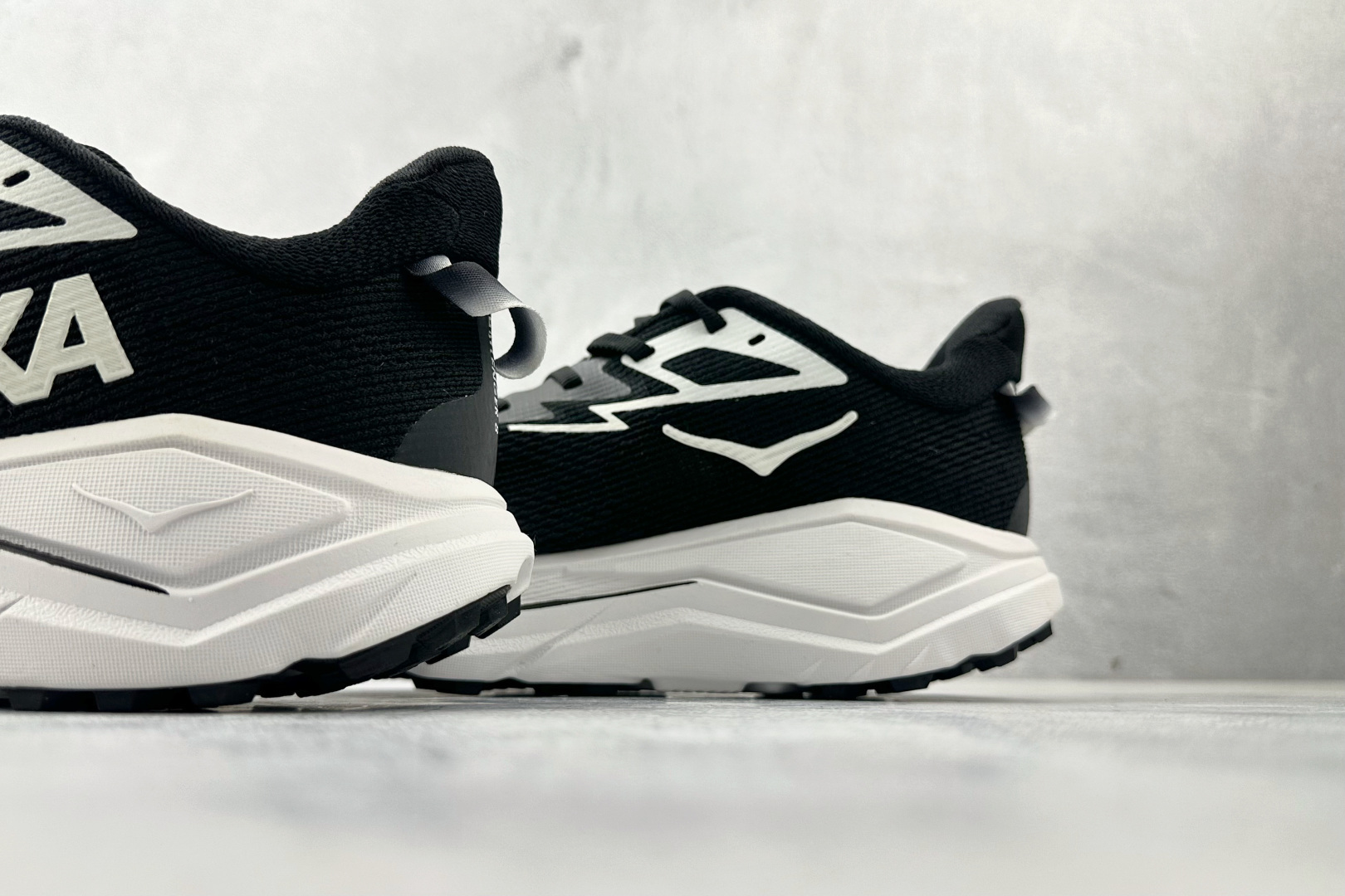 190 平台专供 HOKA ONE ONE Challenger 8 黑白 1168718-BWHT