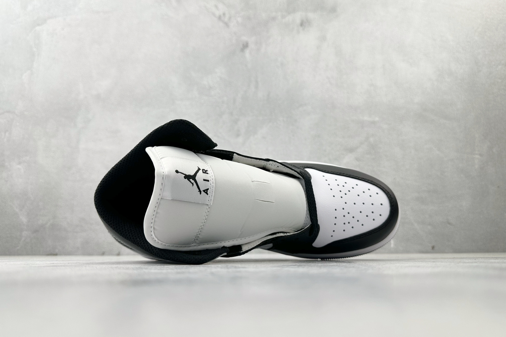 260 Jordan Air Jordan 1 黑白 DQ8426-101