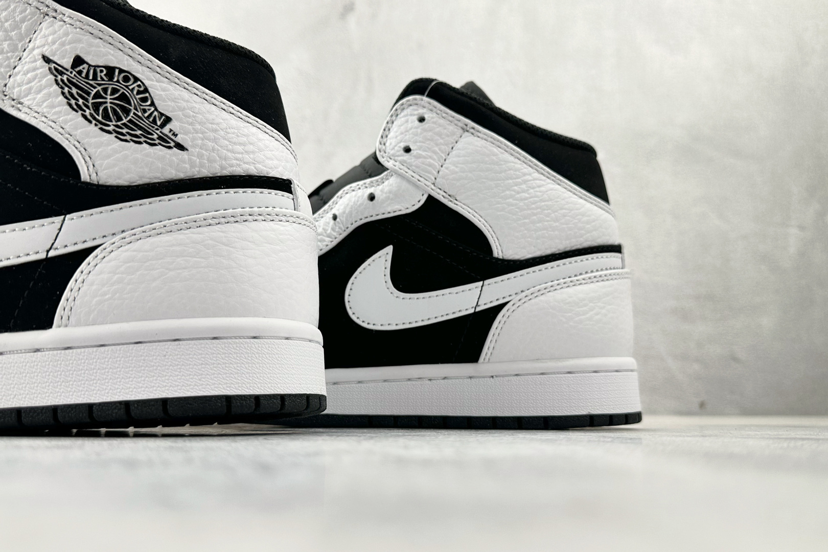 260 Jordan Air Jordan 1 黑白熊猫 554724-113