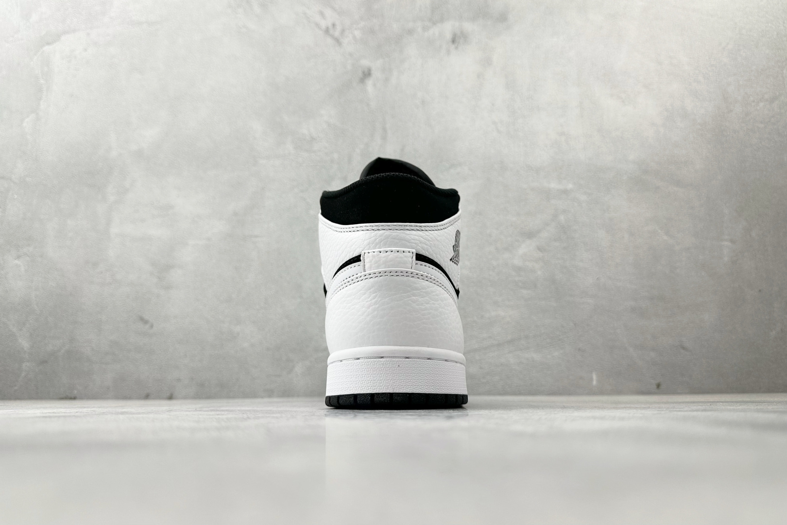 260 Jordan Air Jordan 1 黑白熊猫 554724-113