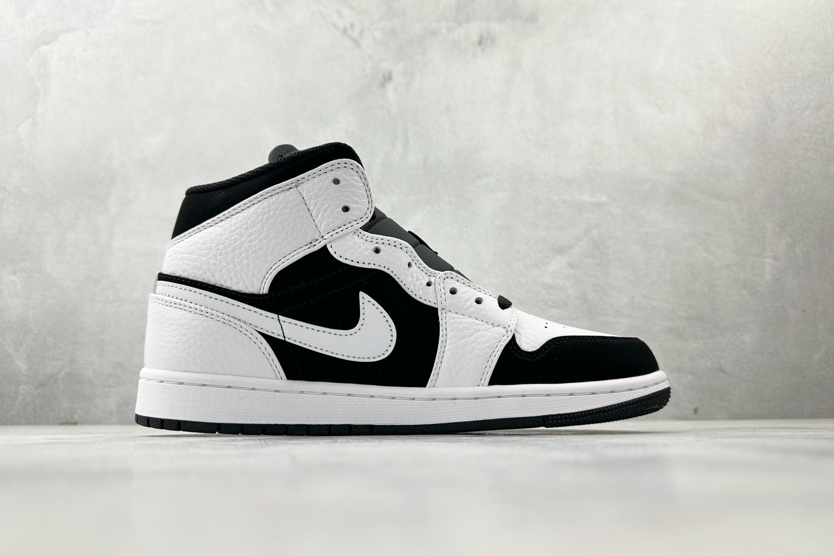 260 Jordan Air Jordan 1 黑白熊猫 554724-113