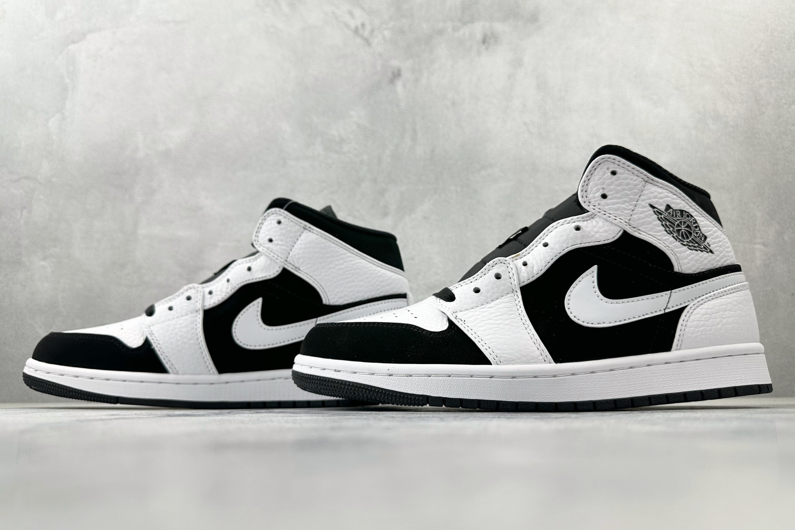 260 Jordan Air Jordan 1 黑白熊猫 554724-113