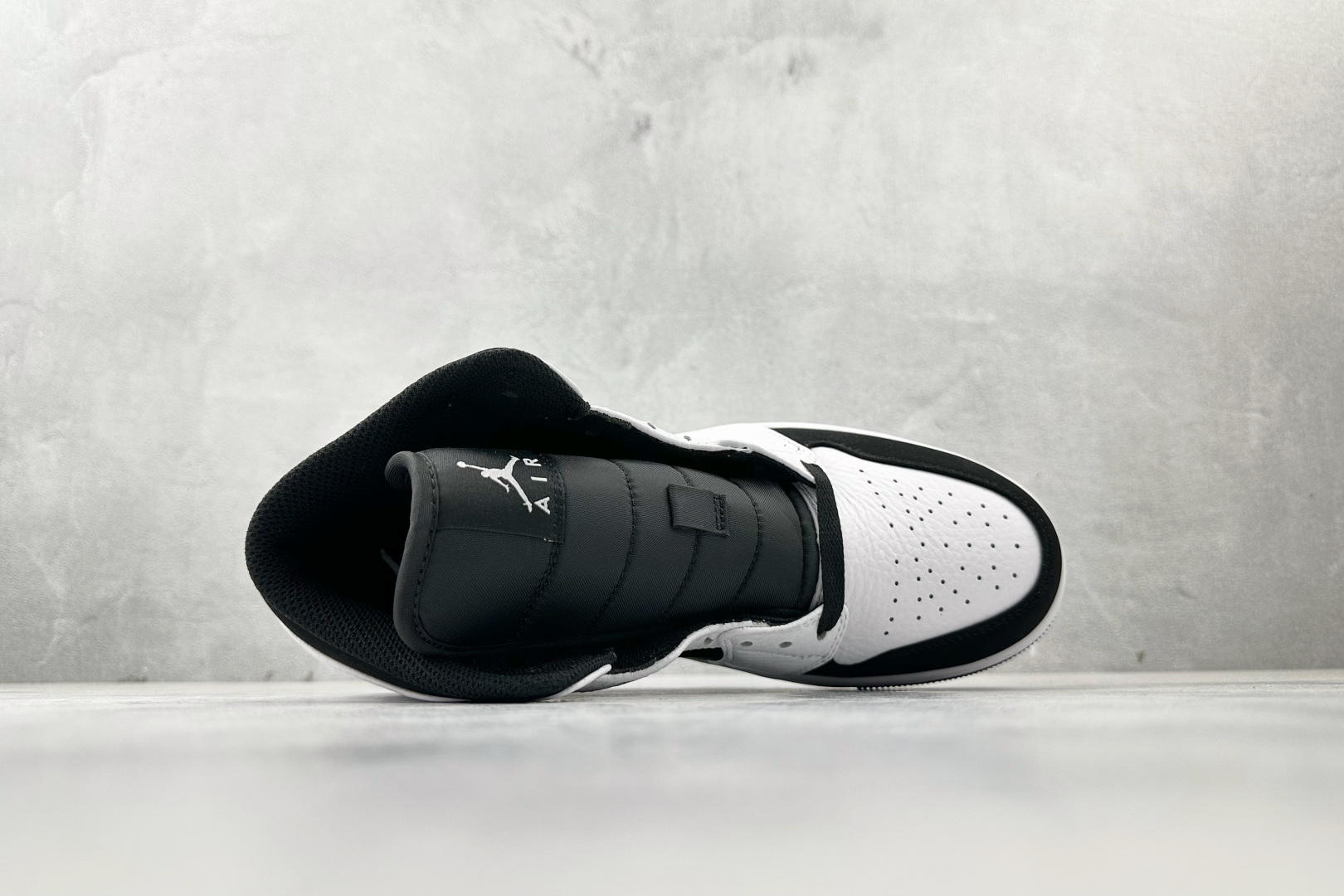 260 Jordan Air Jordan 1 黑白熊猫 554724-113