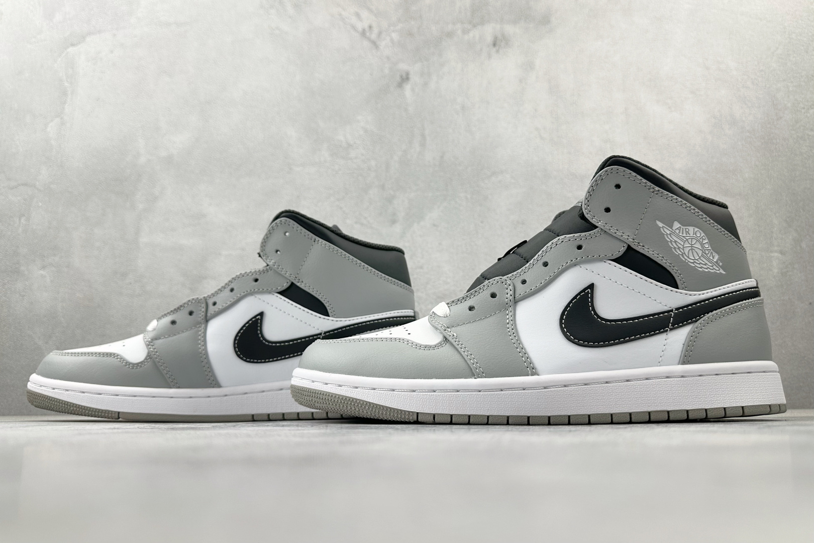 260 Jordan Air Jordan 1 黑白灰 554724-078