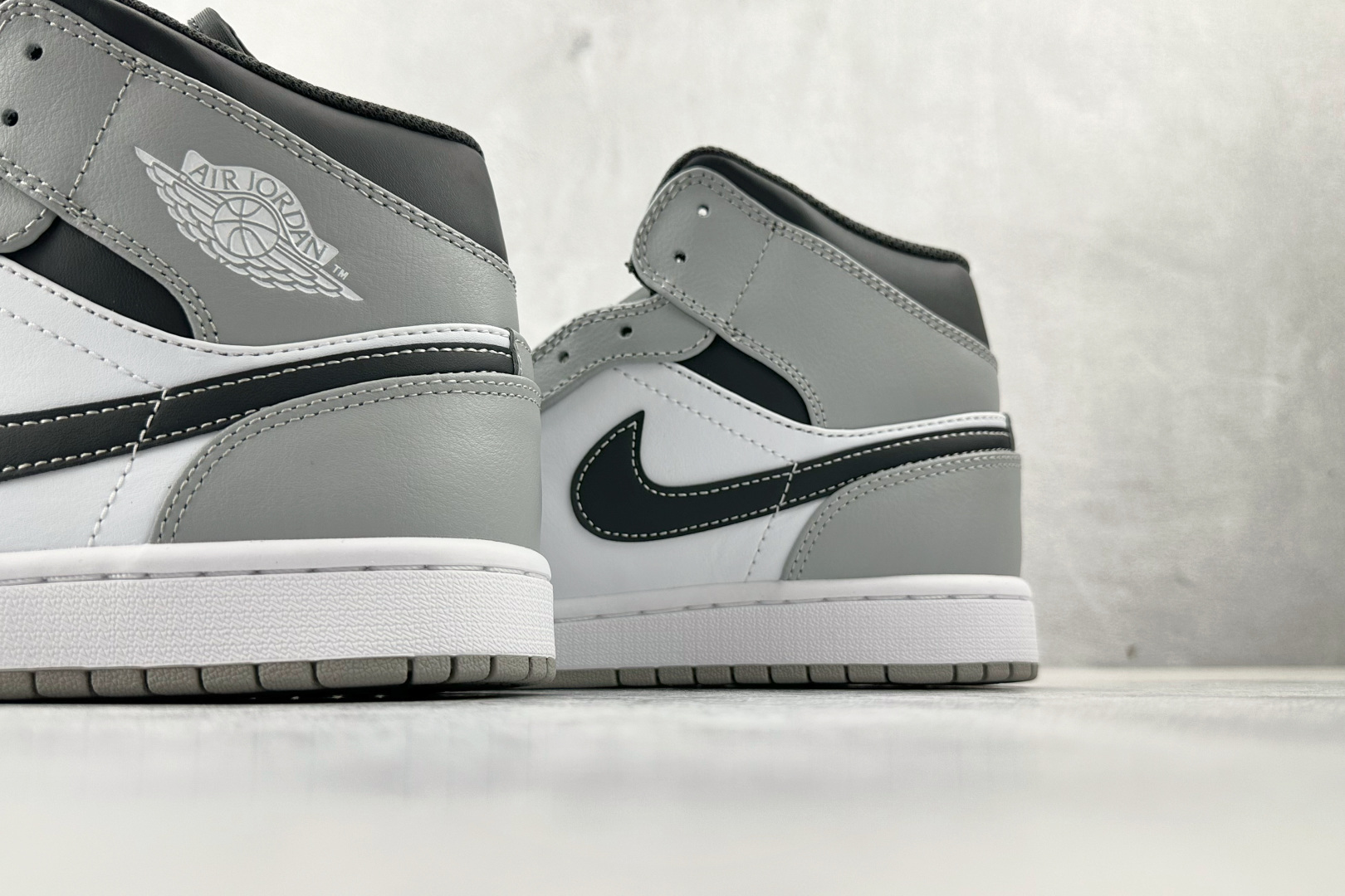 260 Jordan Air Jordan 1 黑白灰 554724-078