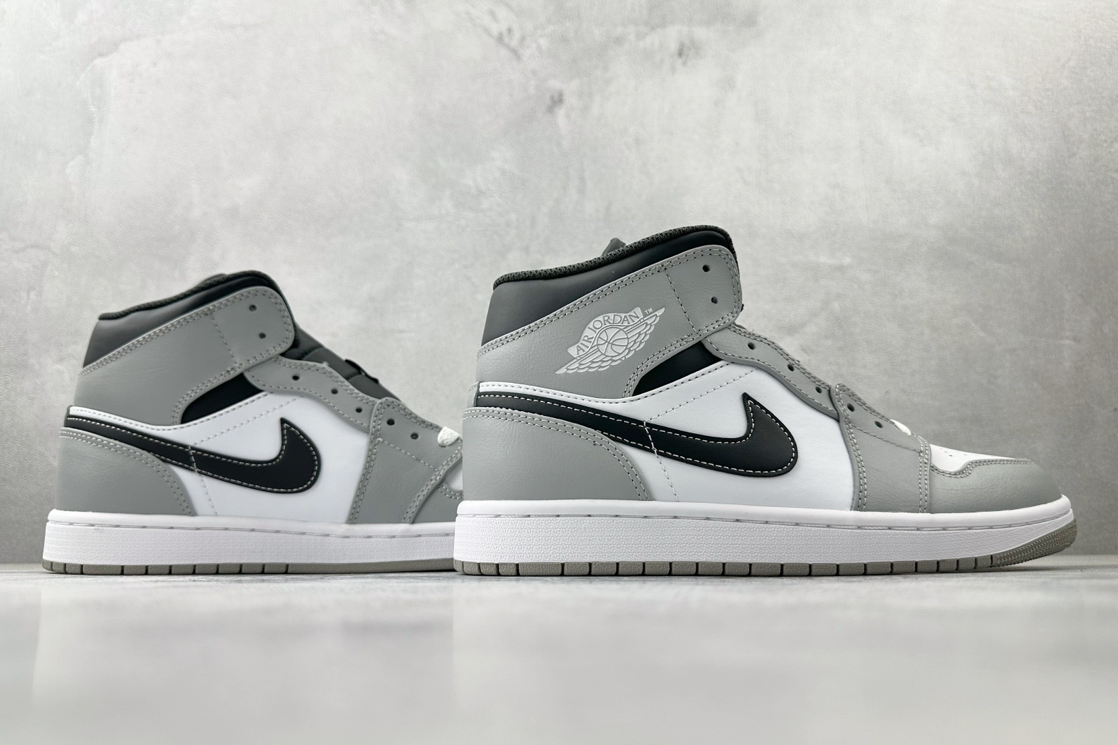 260 Jordan Air Jordan 1 黑白灰 554724-078