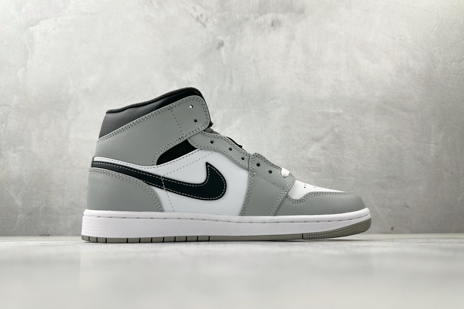 260 Jordan Air Jordan 1 黑白灰 554724-078