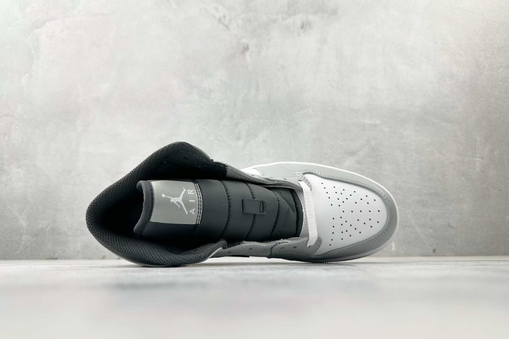 260 Jordan Air Jordan 1 黑白灰 554724-078