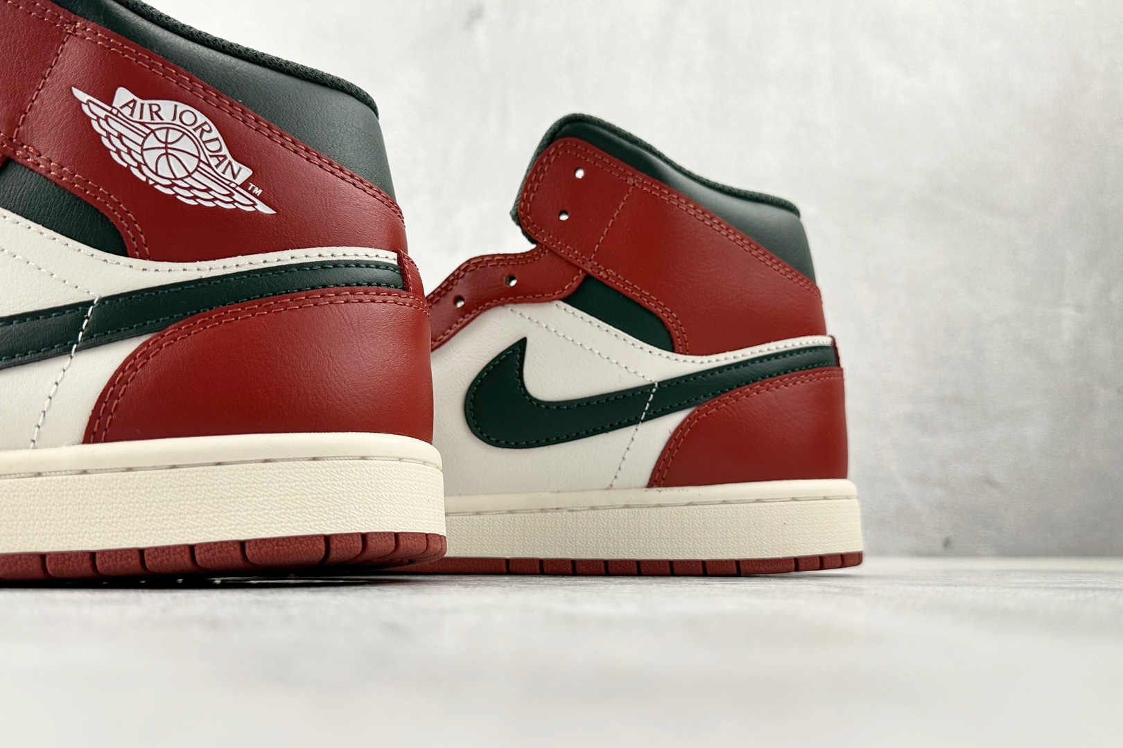 260 Jordan Air Jordan 1 红白绿 DQ8426-105
