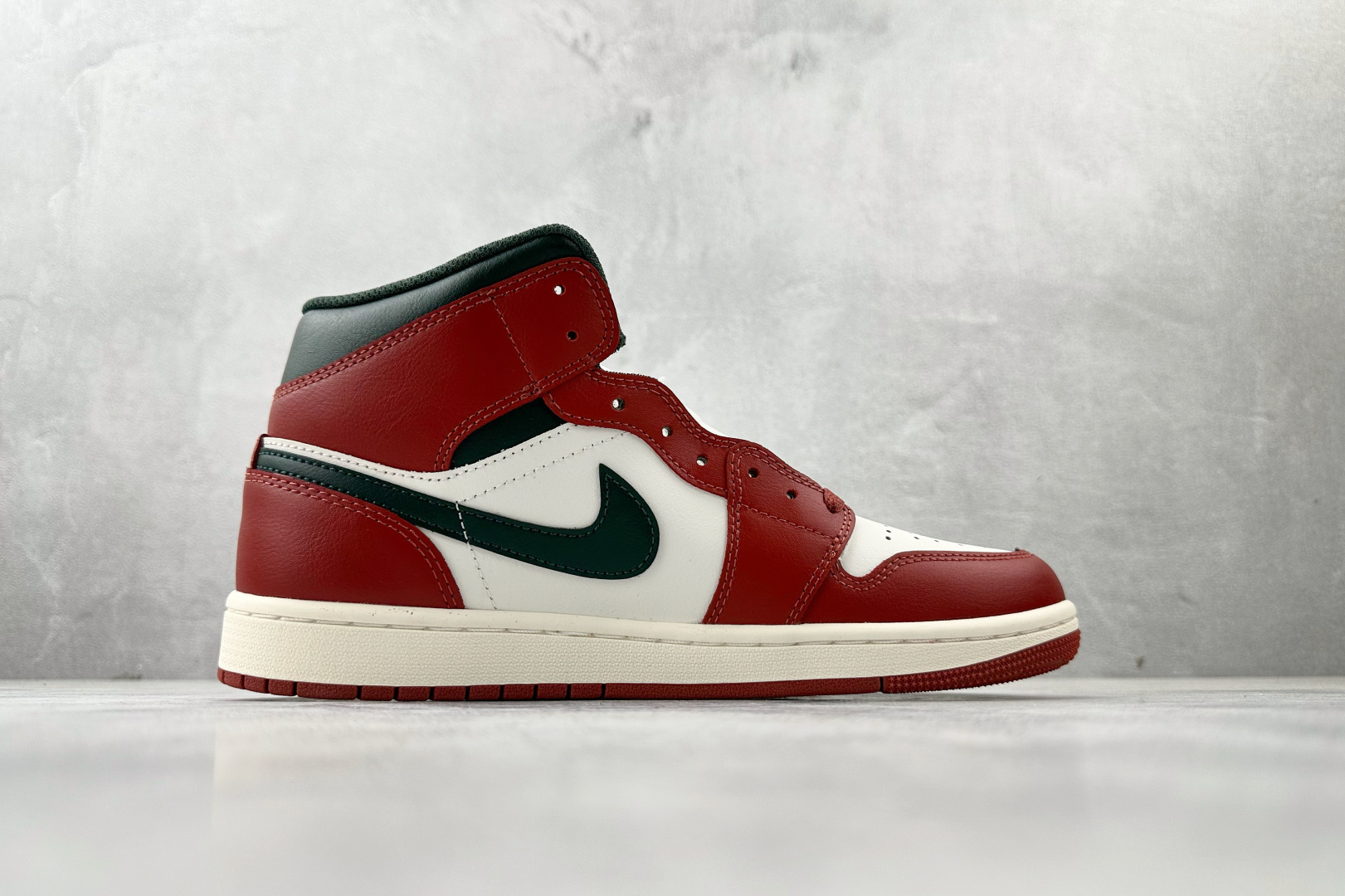 260 Jordan Air Jordan 1 红白绿 DQ8426-105