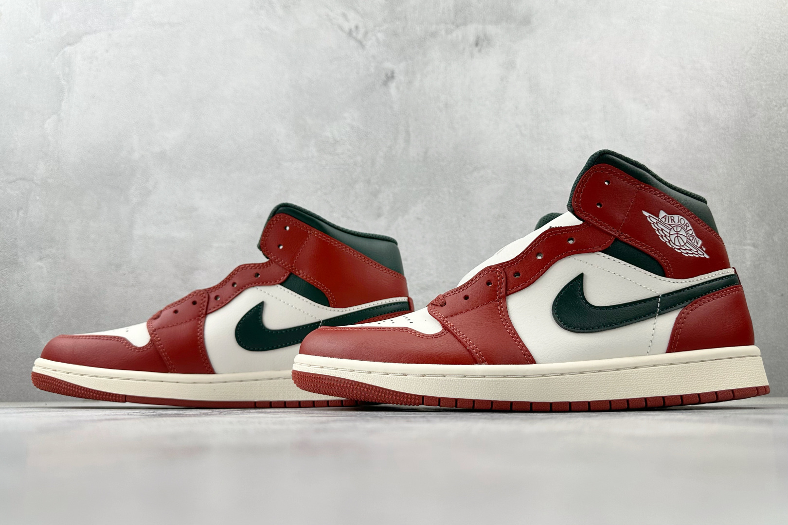 260 Jordan Air Jordan 1 红白绿 DQ8426-105
