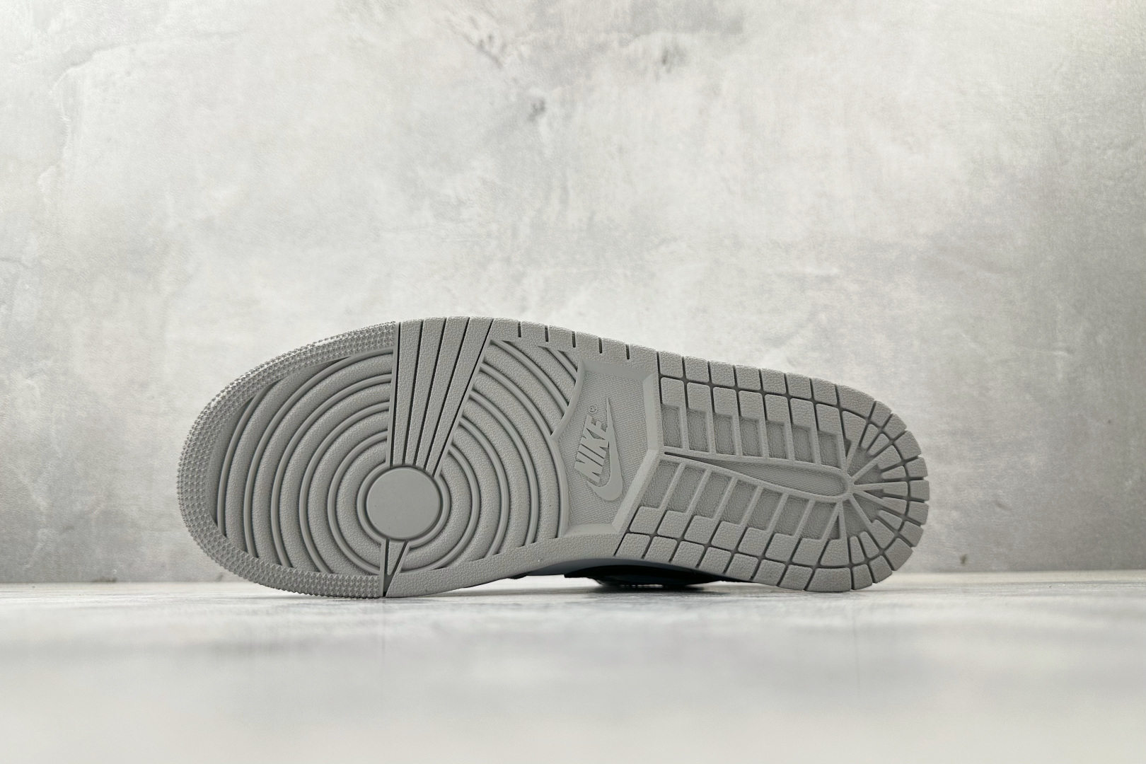 260 Jordan Air Jordan 1 烟灰 554725-092