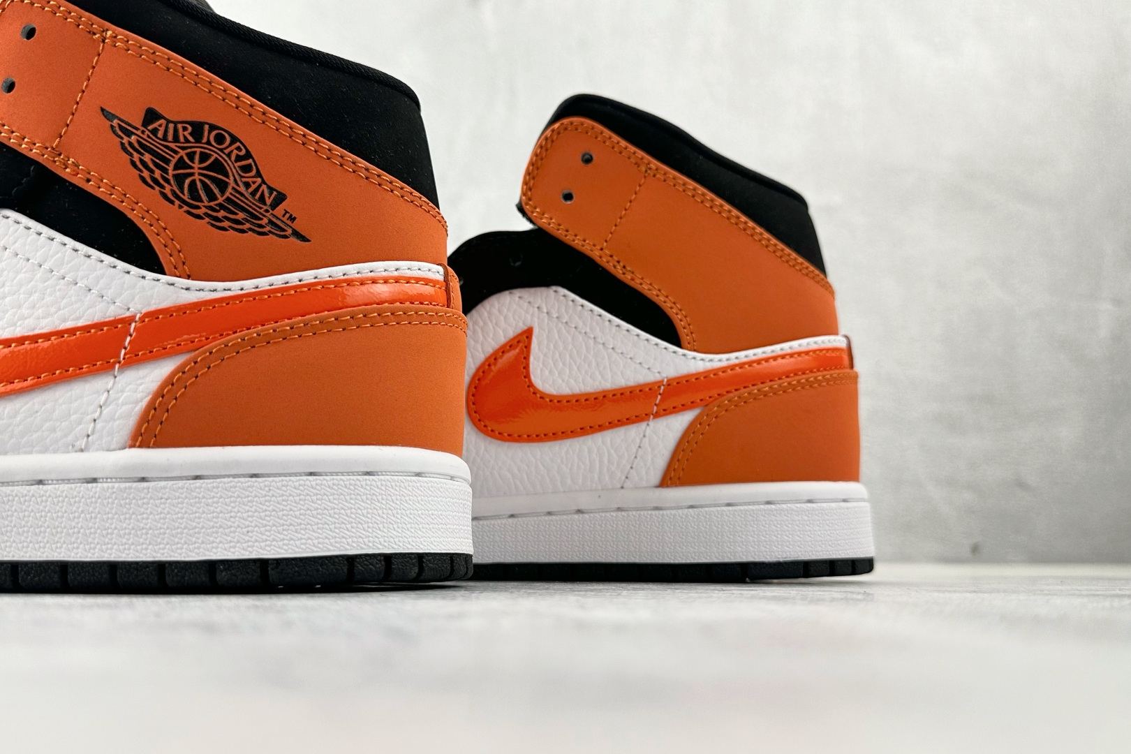 260 Jordan Air Jordan 1 白橙 554724-058