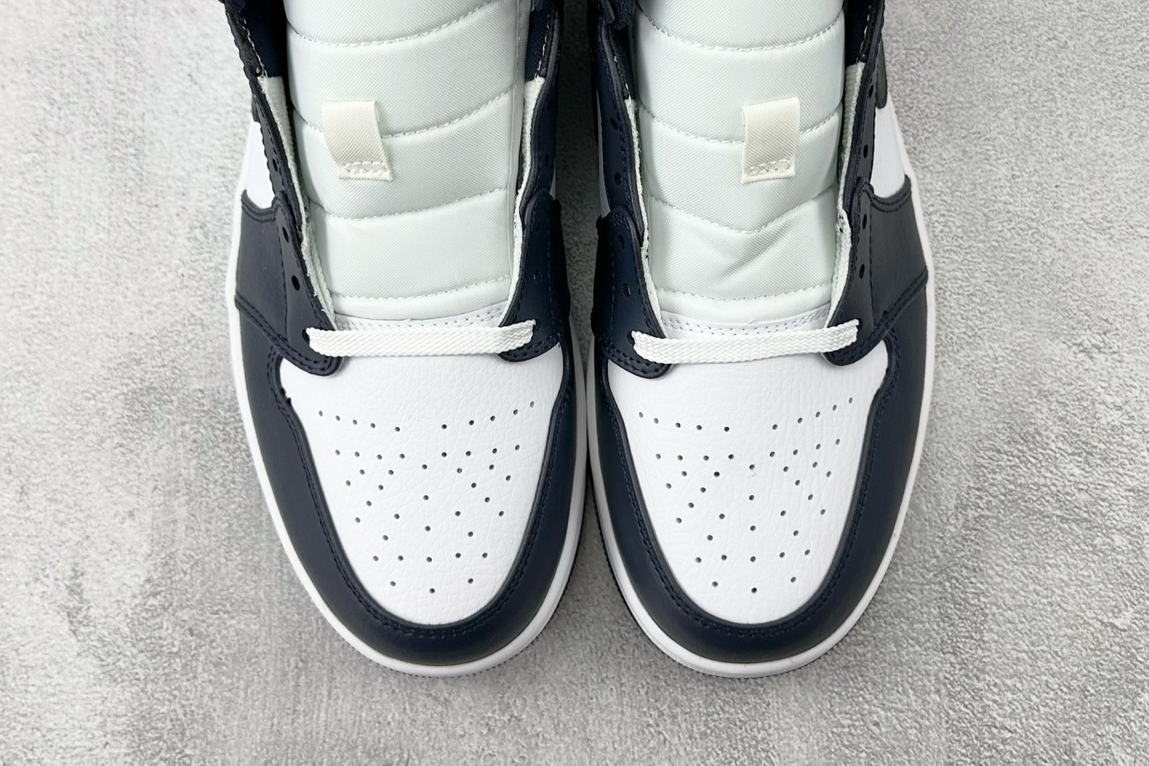 260 Jordan Air Jordan 1 黑曜石 554724-174