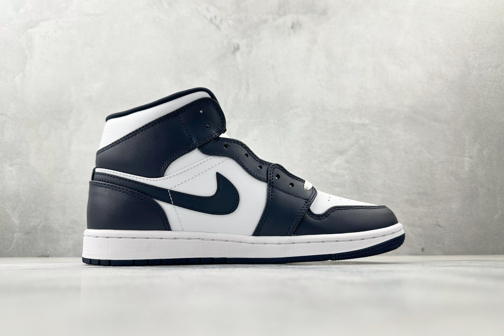 260 Jordan Air Jordan 1 黑曜石 554724-174