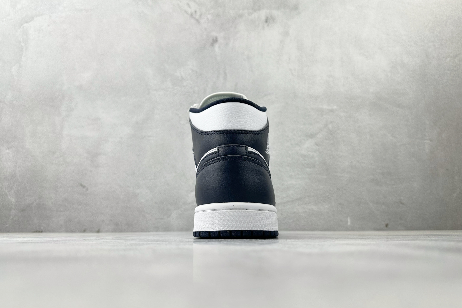 260 Jordan Air Jordan 1 黑曜石 554724-174