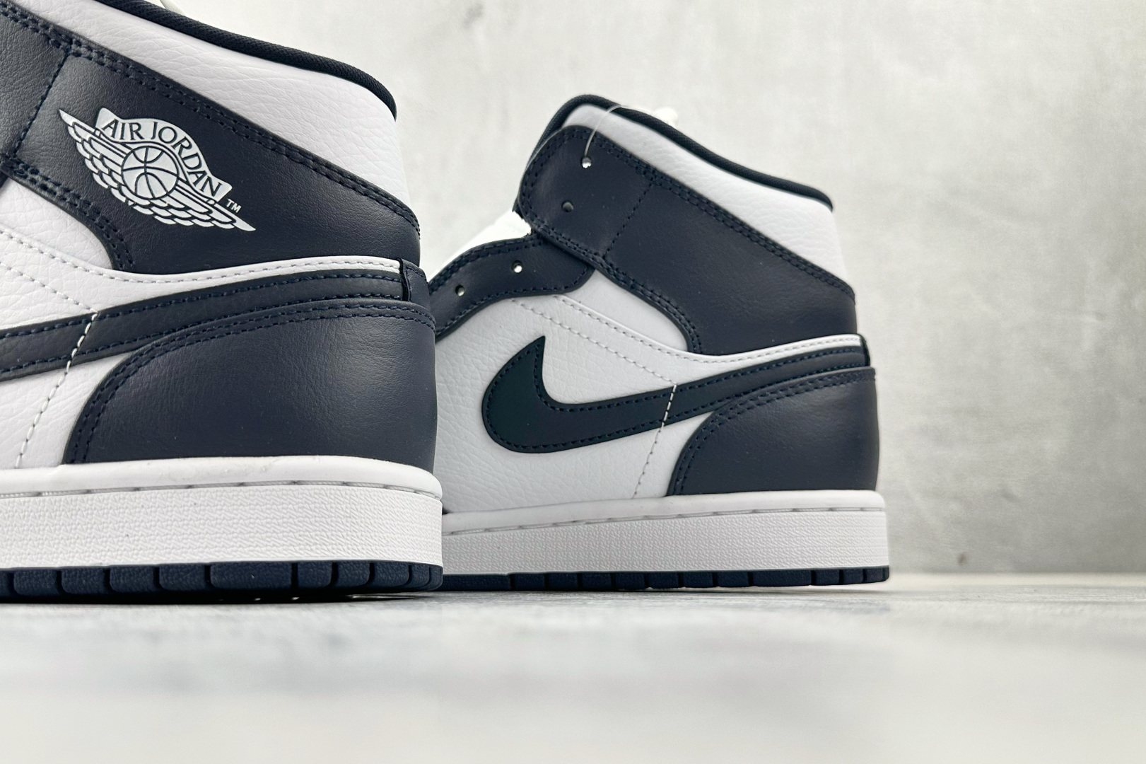 260 Jordan Air Jordan 1 黑曜石 554724-174