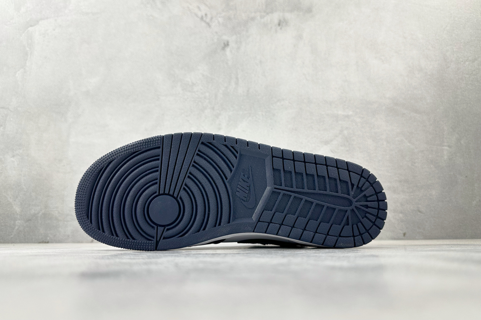 260 Jordan Air Jordan 1 黑曜石 554724-174