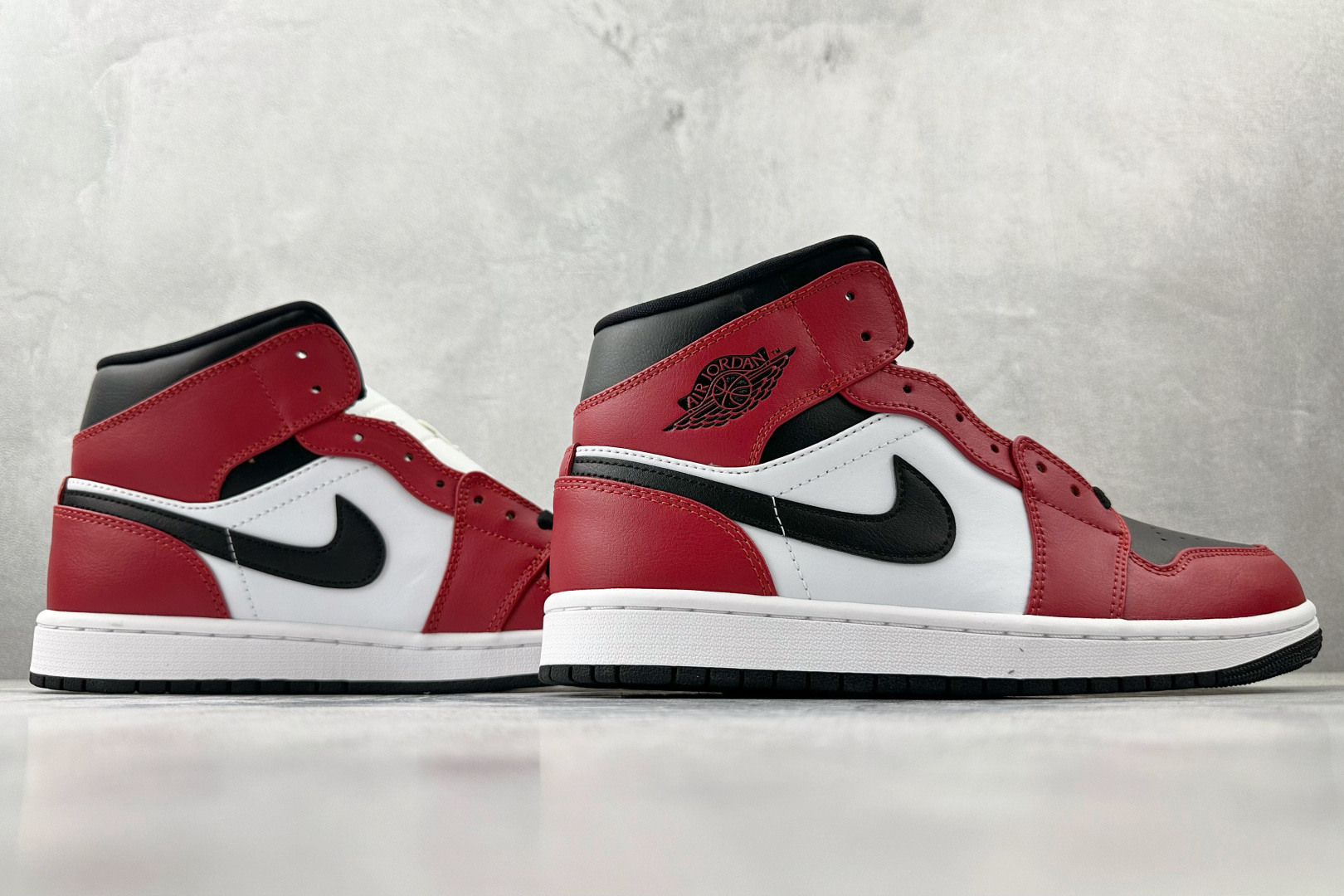 260 Jordan Air Jordan 1 黑红 554724-069