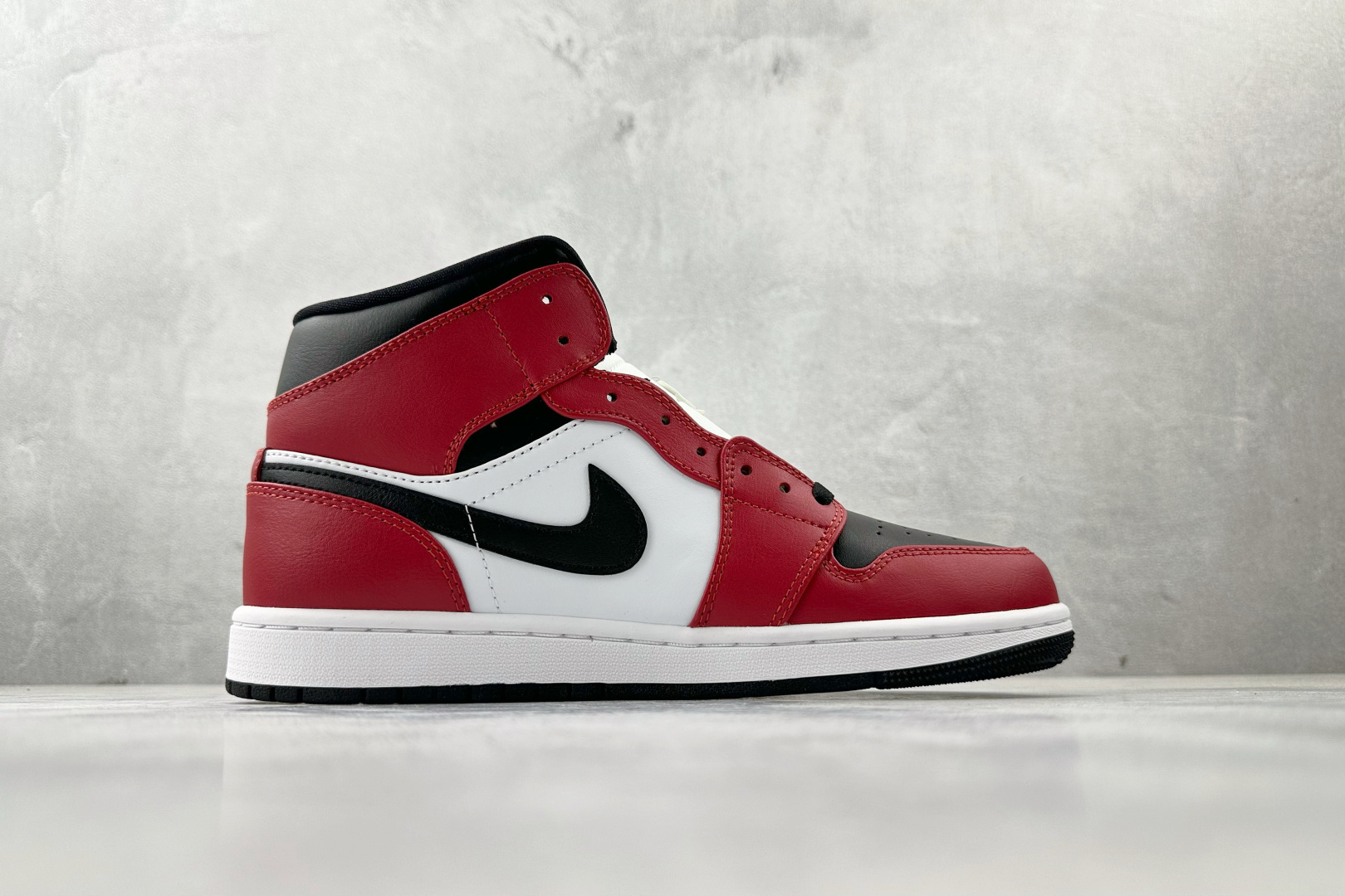 260 Jordan Air Jordan 1 黑红 554724-069