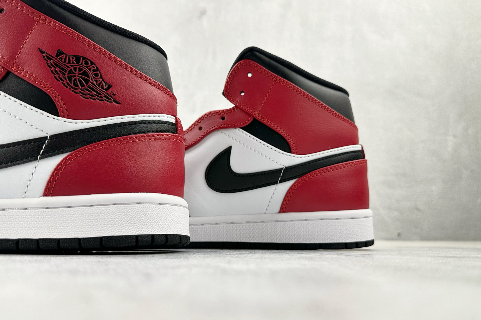 260 Jordan Air Jordan 1 黑红 554724-069