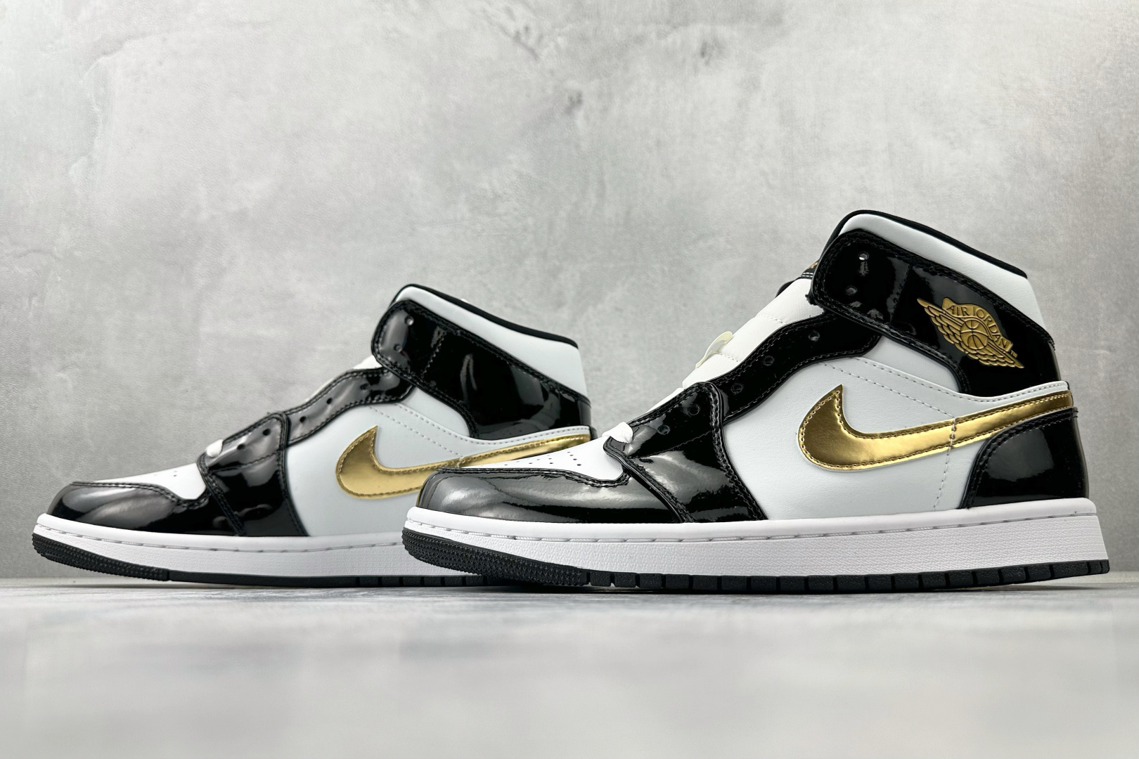 260 Jordan Air Jordan 1 漆皮小黑金 BQ6931-007