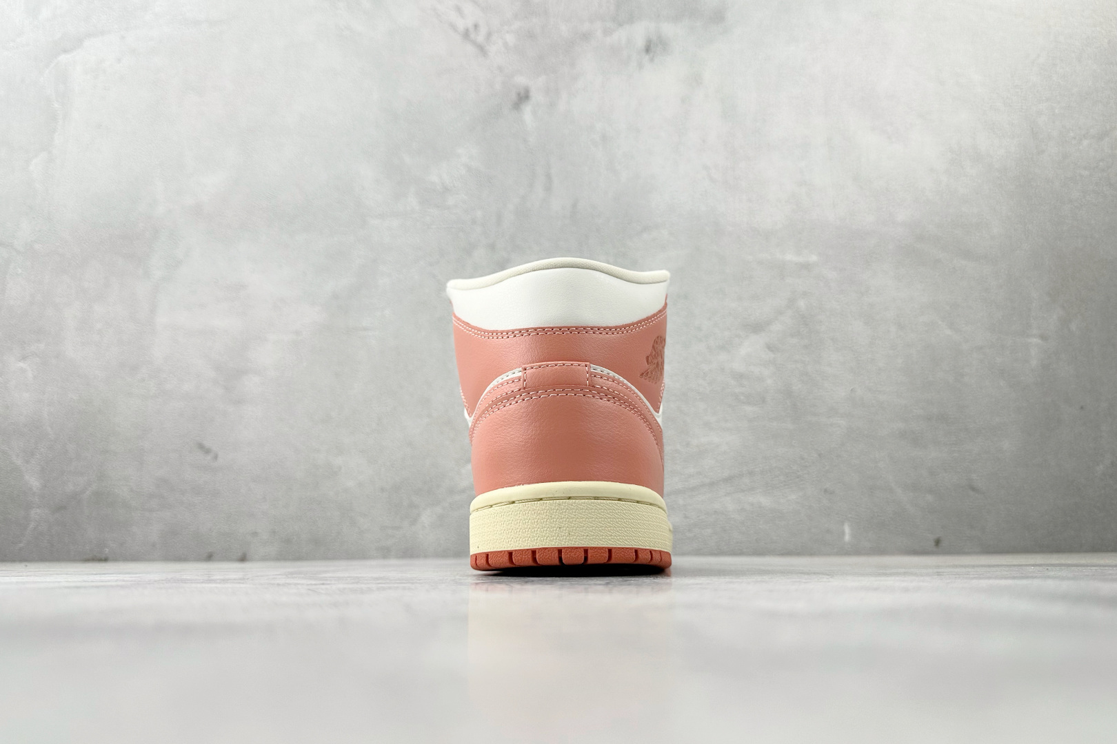 260 Jordan Air Jordan 1 白粉 BQ6472-180