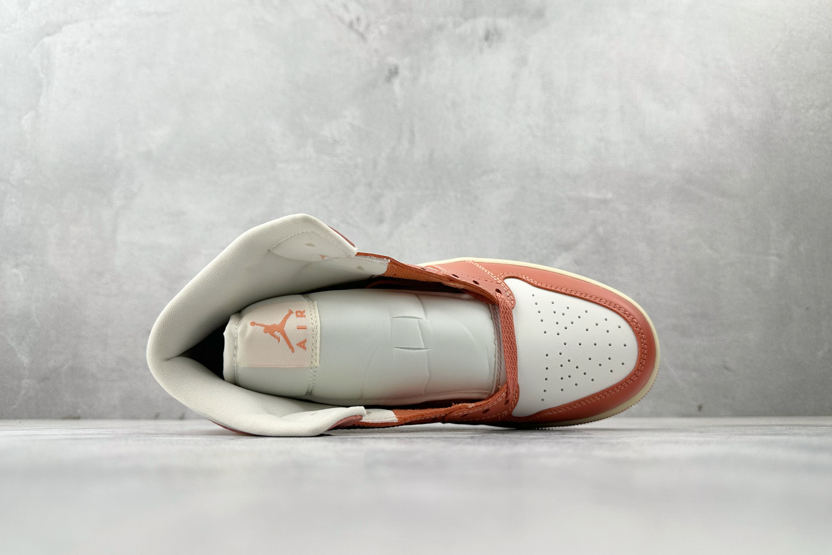 260 Jordan Air Jordan 1 白粉 BQ6472-180