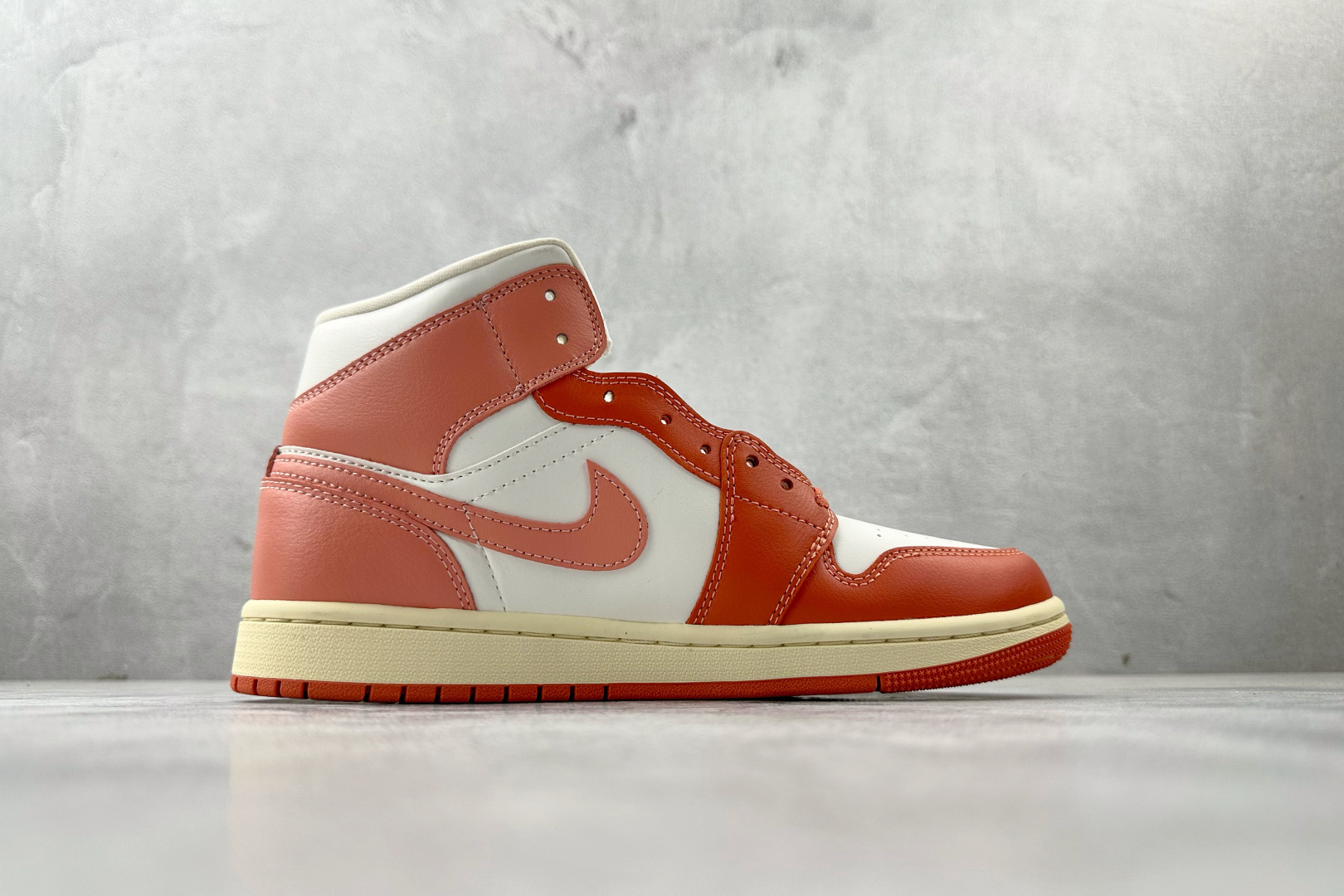 260 Jordan Air Jordan 1 白粉 BQ6472-180