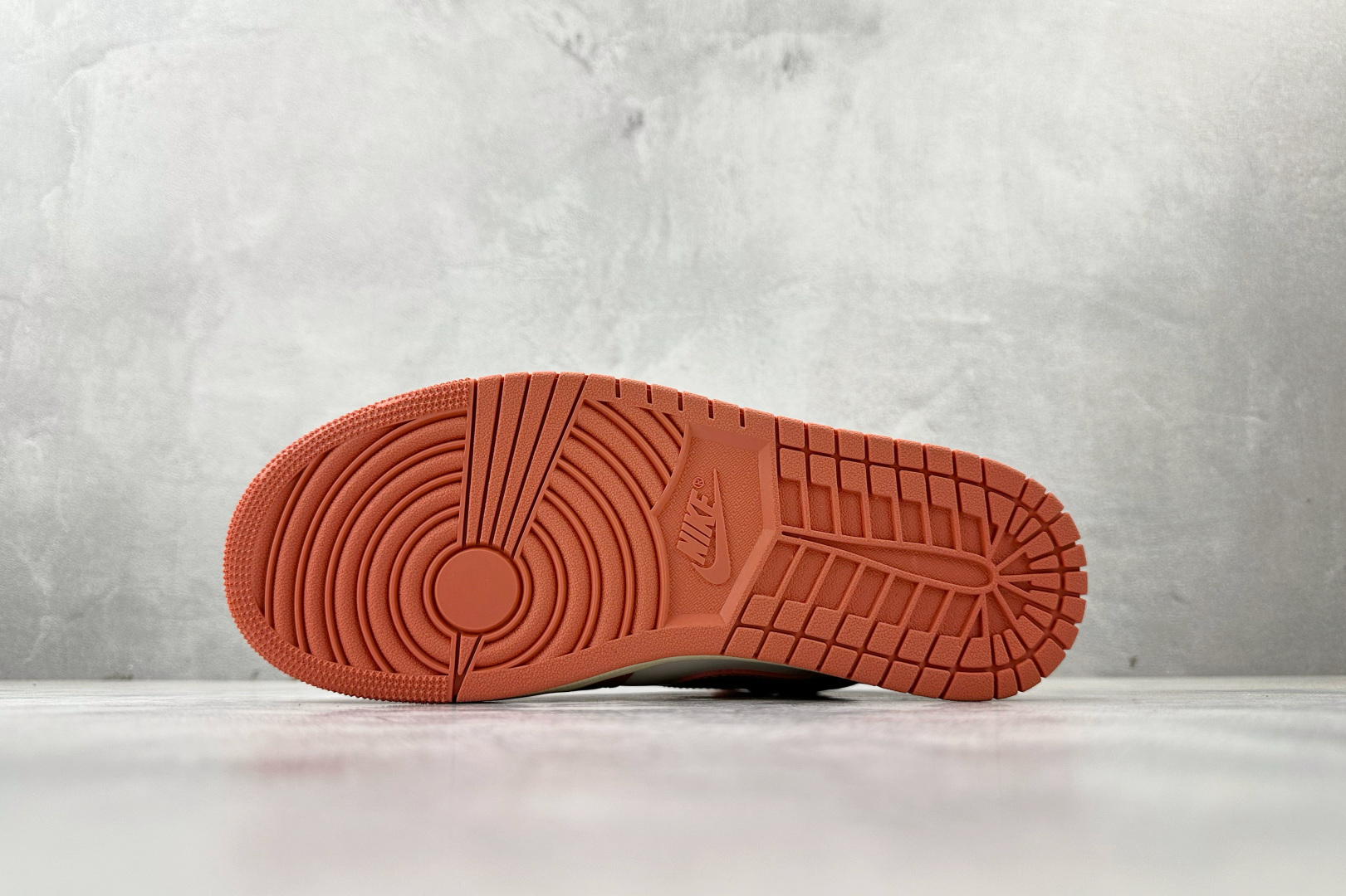 260 Jordan Air Jordan 1 白粉 BQ6472-180