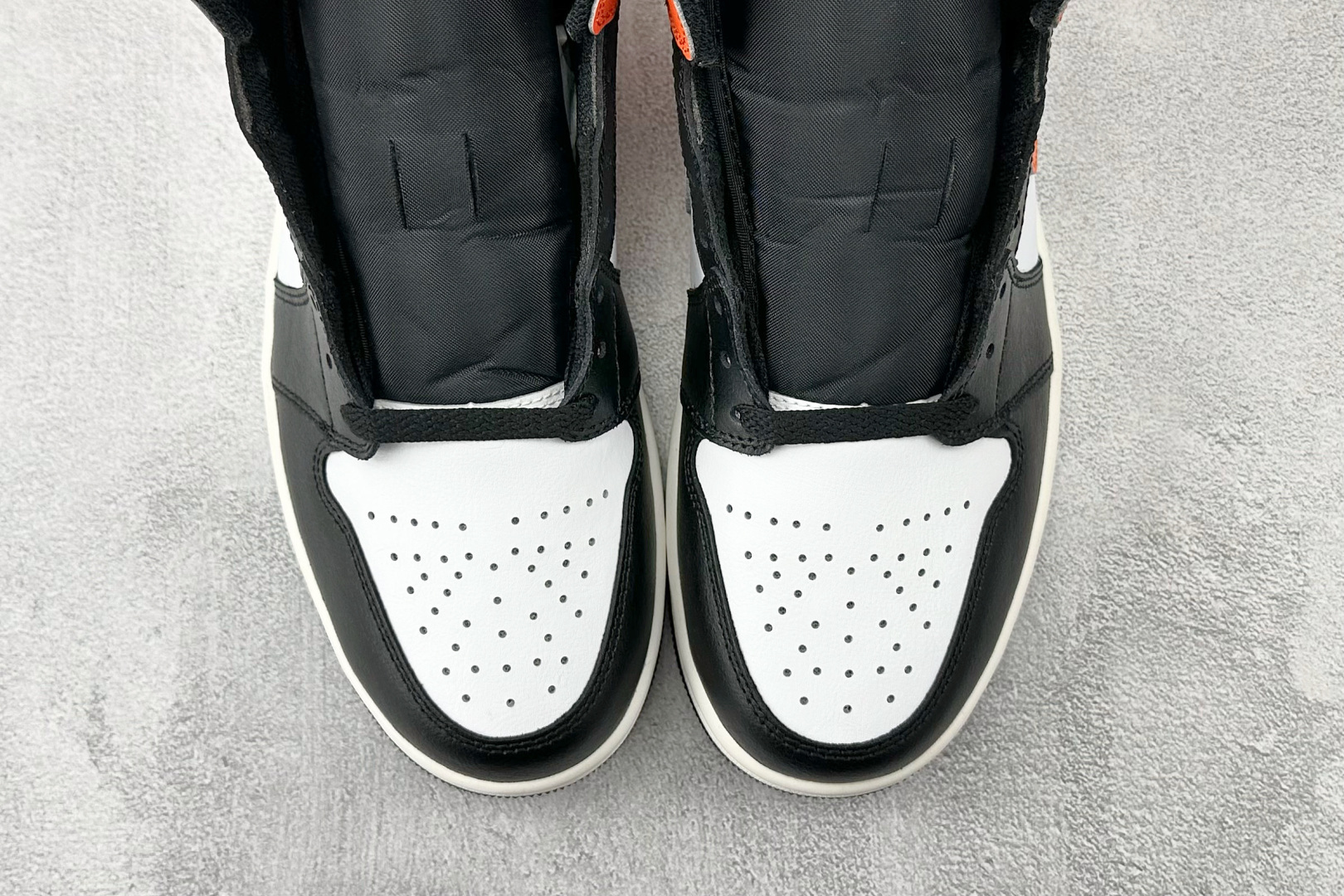 260 Jordan Air Jordan 1 黑白橙 DQ8426-801