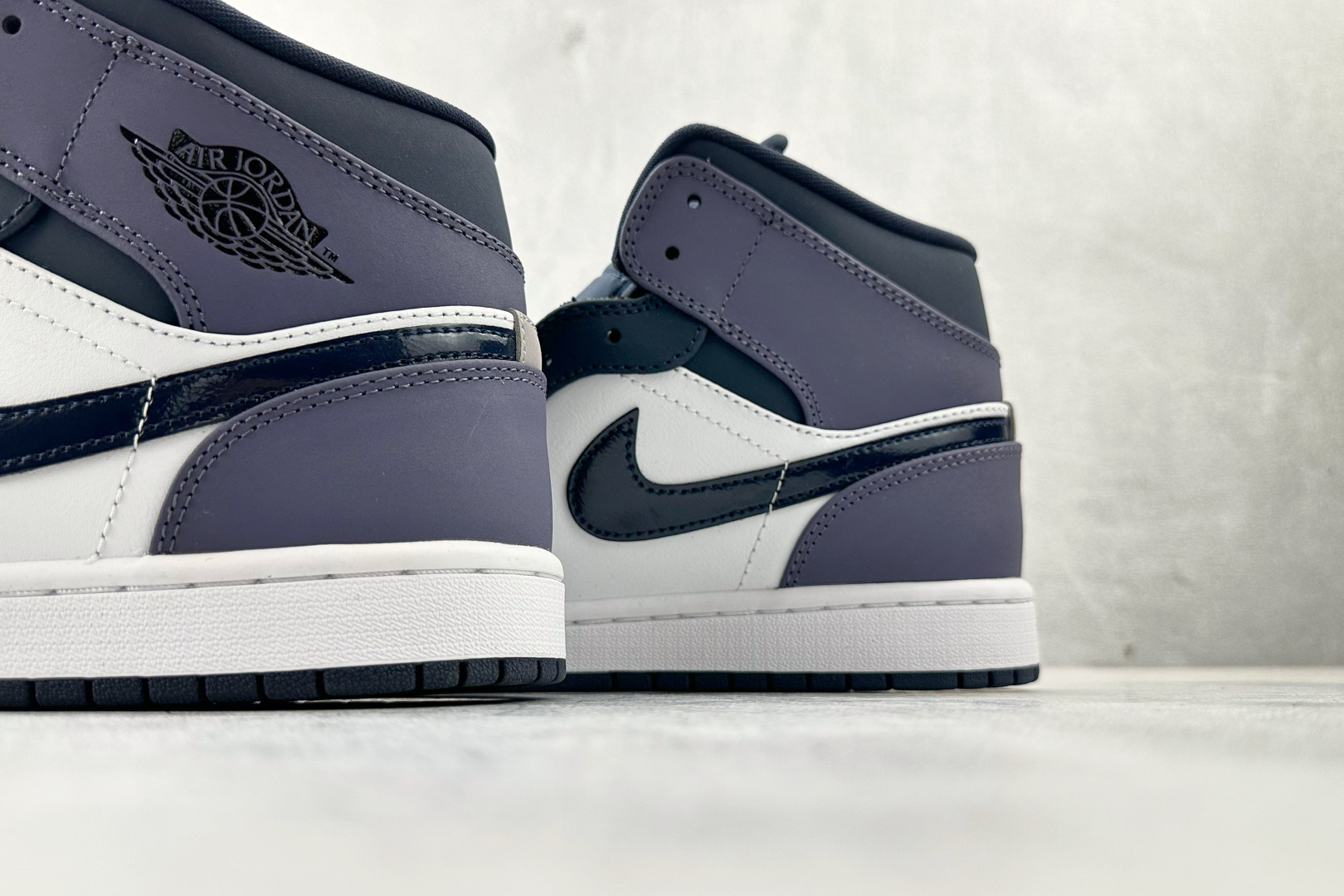 260 Jordan Air Jordan 1 黑紫脚趾 554724-445