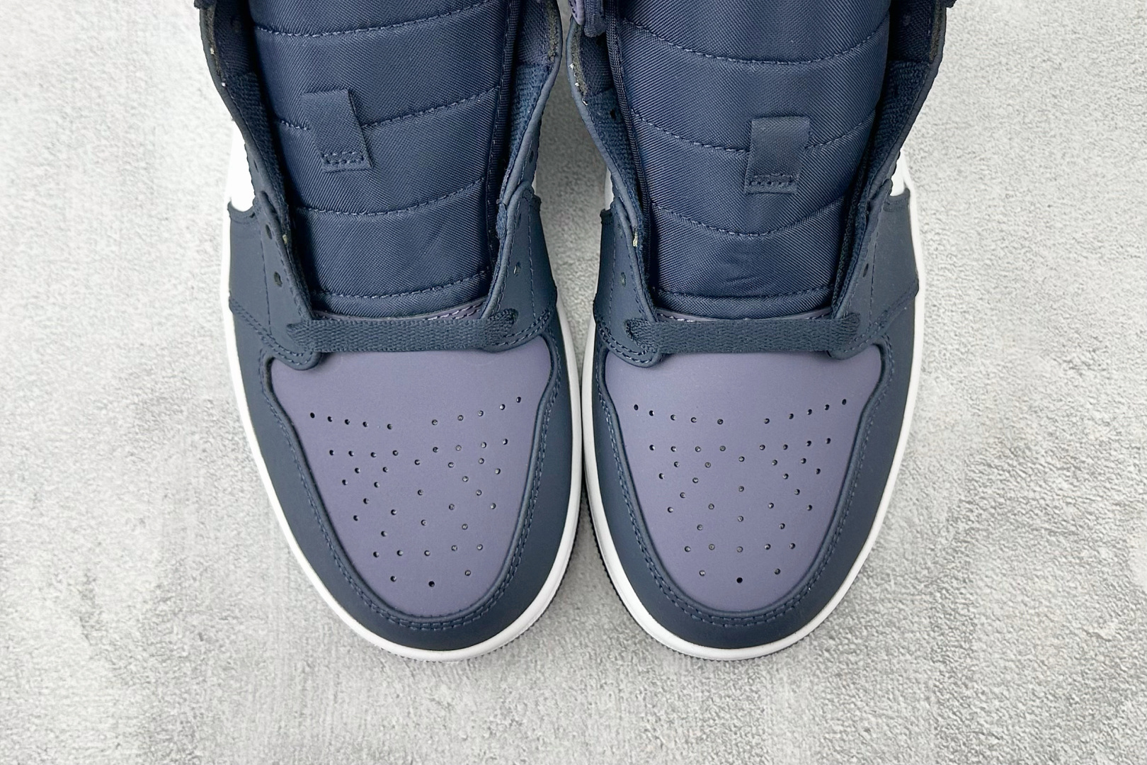 260 Jordan Air Jordan 1 黑紫脚趾 554724-445