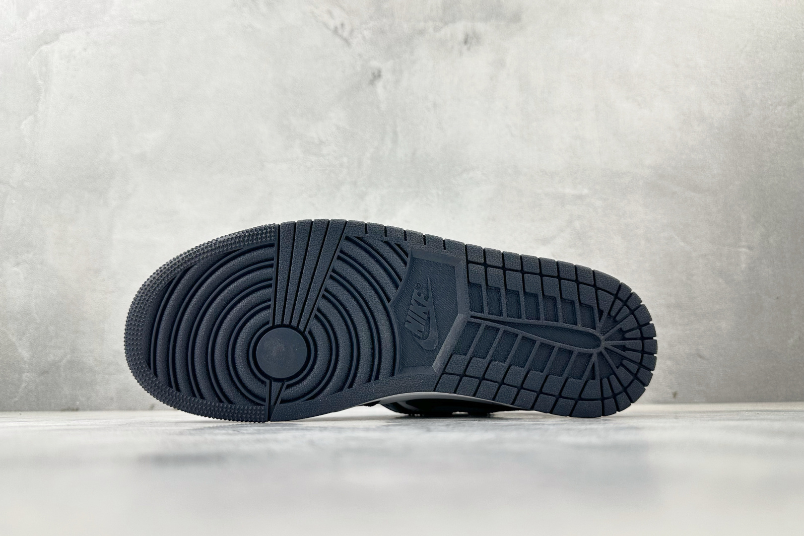 260 Jordan Air Jordan 1 黑紫脚趾 554724-445