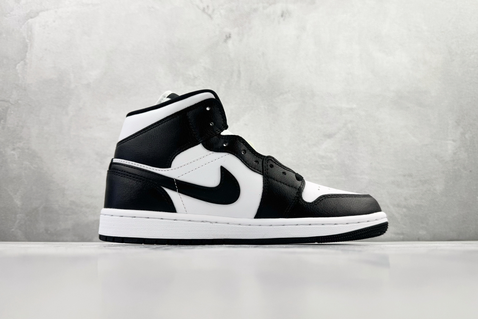 260 Jordan Air Jordan 1 Mid Black White Panda黑白色 DV0991-101